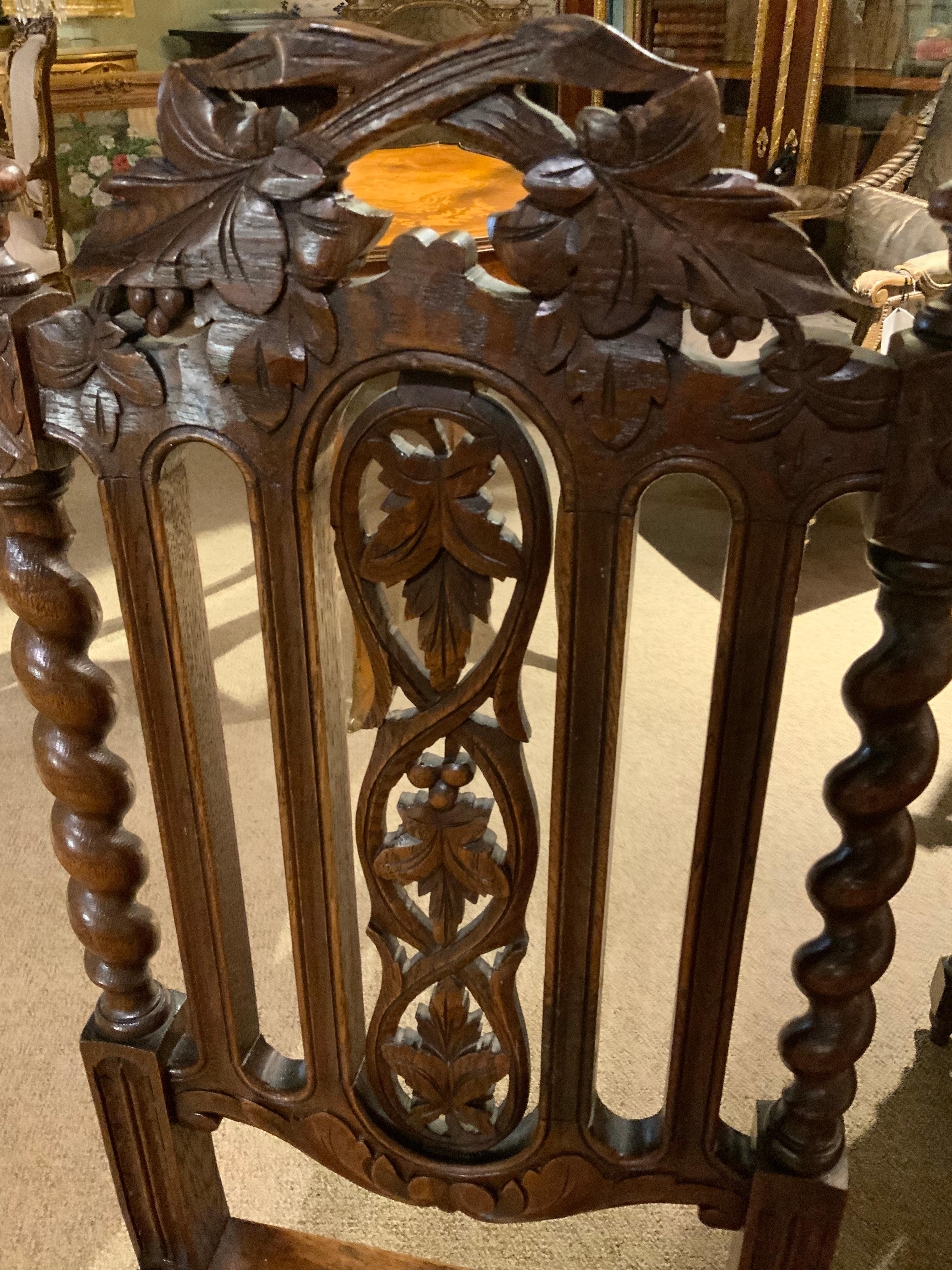 The carving on this set makes it special! Oak lave are carved at the crest
To form a gentle upward curve. The sides are carved in a barley twist
Column. The center splat is also carved in detail with oak leaves. All
Chairs are tight and without