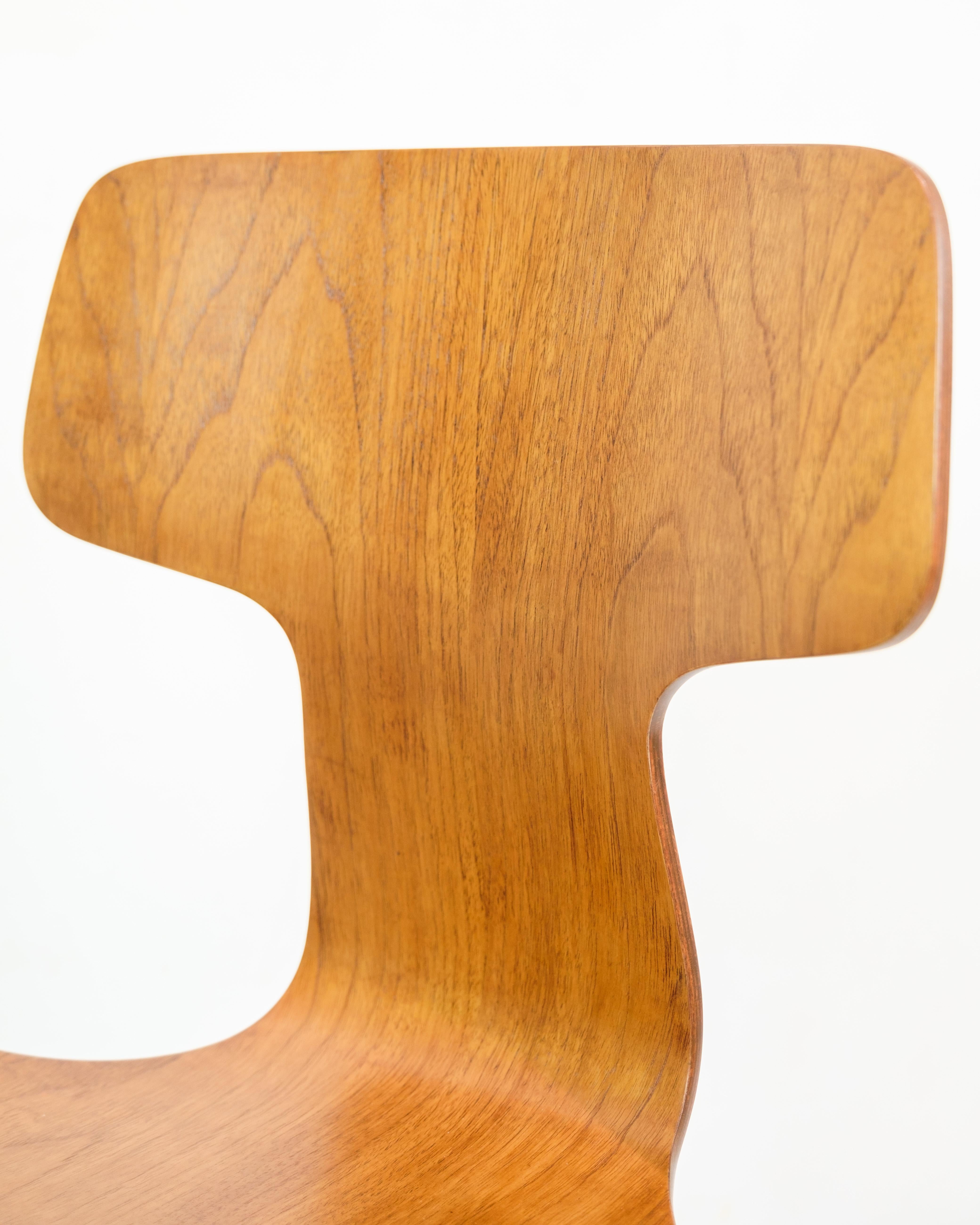 Satz von vier T-Stühlen aus Teakholz, entworfen von Arne Jacobsen aus den 1960er Jahren im Angebot 5