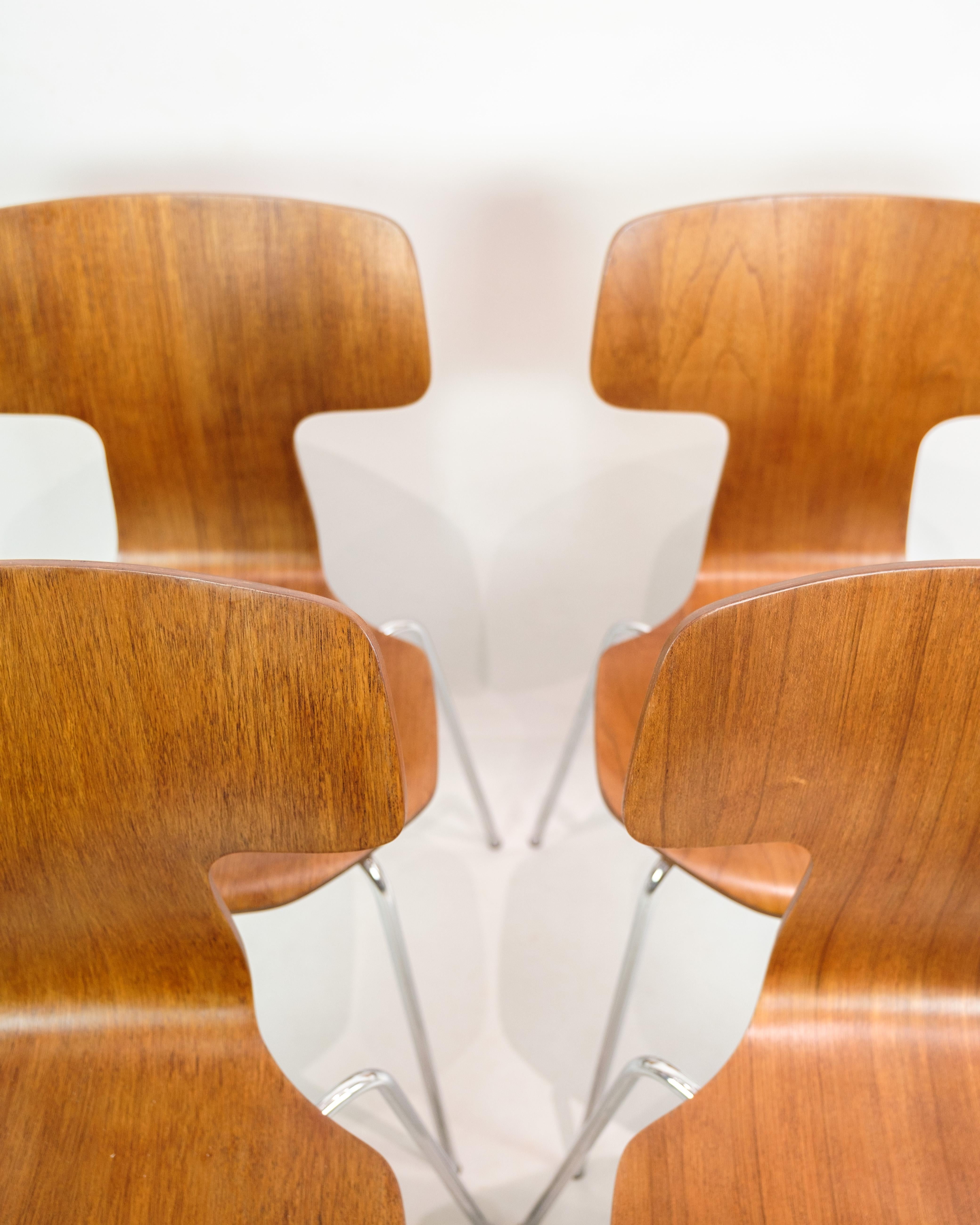 Satz von vier T-Stühlen aus Teakholz, entworfen von Arne Jacobsen aus den 1960er Jahren (Moderne der Mitte des Jahrhunderts) im Angebot
