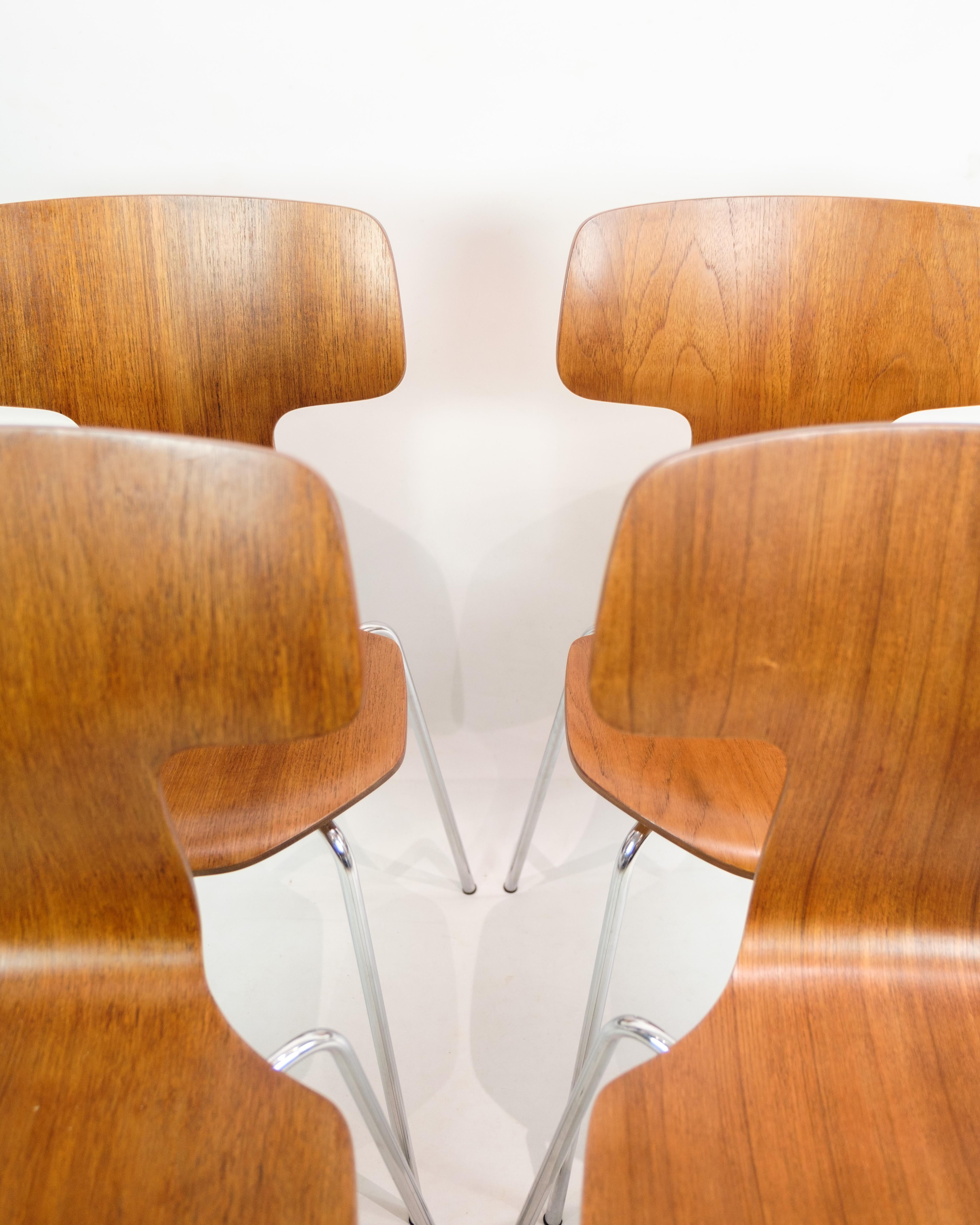 Danois Ensemble de quatre chaises T en teck, conçues par Arne Jacobsen à partir des années 1960 en vente