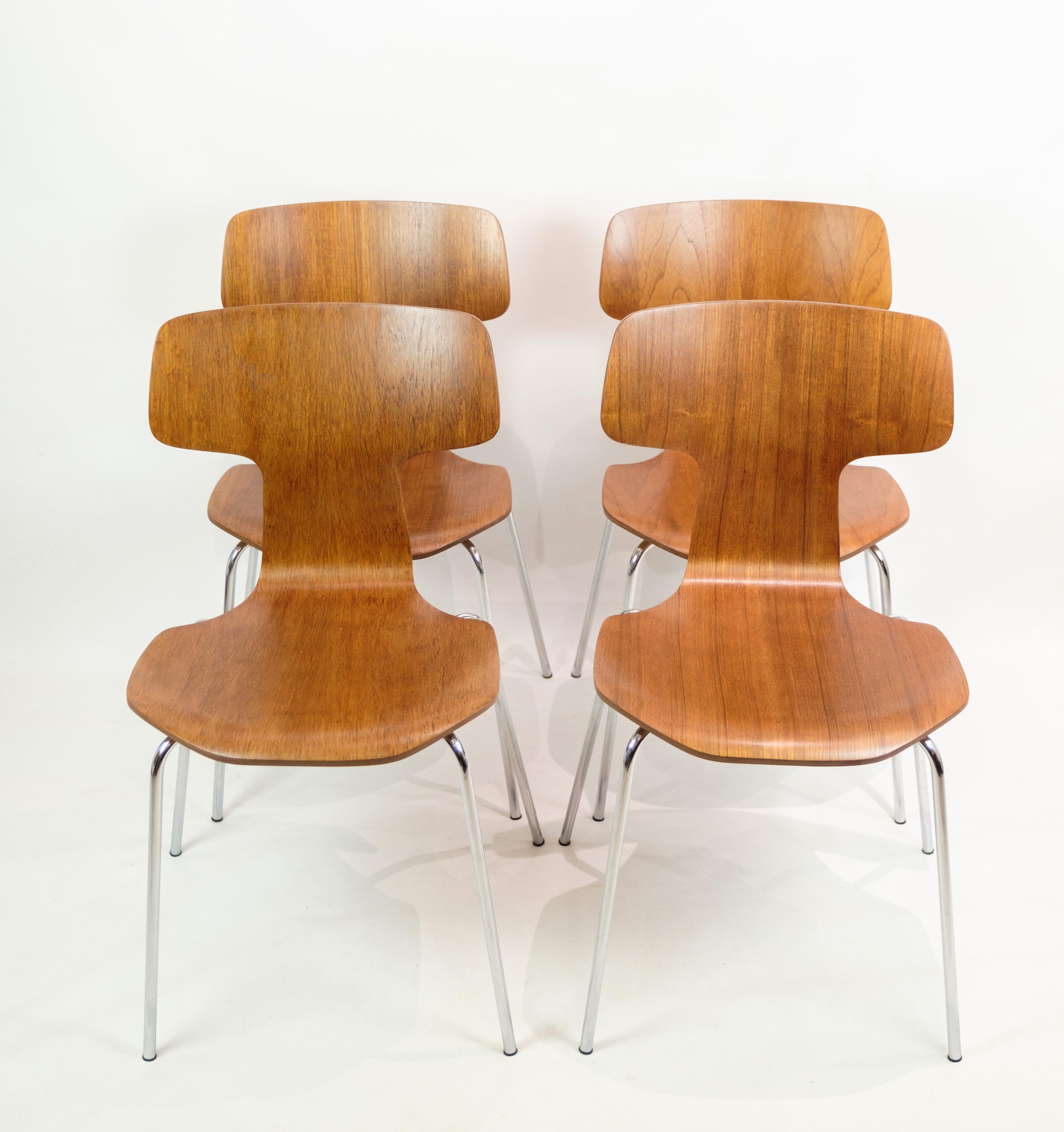 Satz von vier T-Stühlen aus Teakholz, entworfen von Arne Jacobsen aus den 1960er Jahren (Mitte des 20. Jahrhunderts) im Angebot