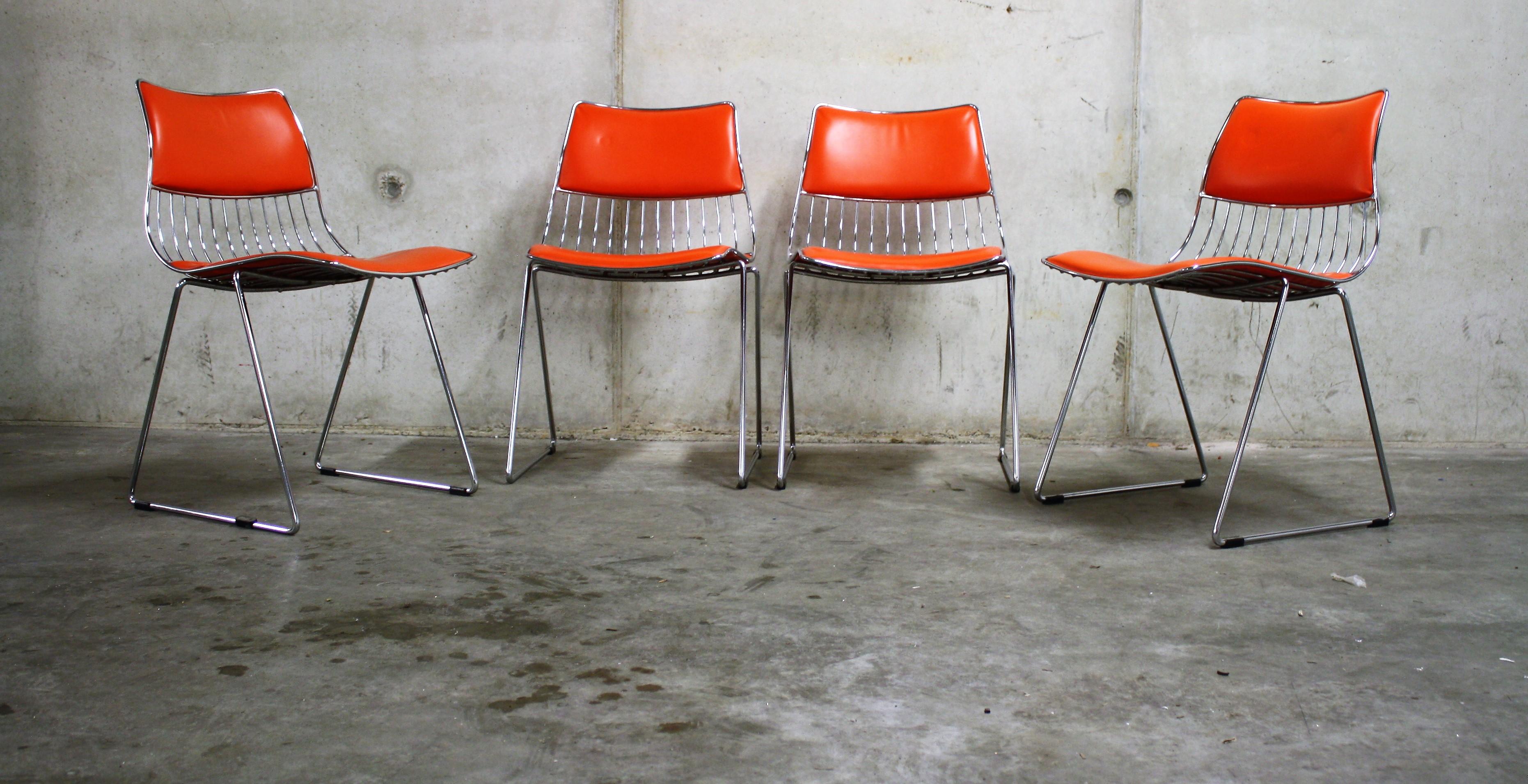 Set of four stackable dining chairs designed by Rudi Verelst.

The have a heavy wired chrome frame with orange skai upholstery.

The chairs are in a very good condition with no damages.

They sit well and have a strong design.

Belgium,
