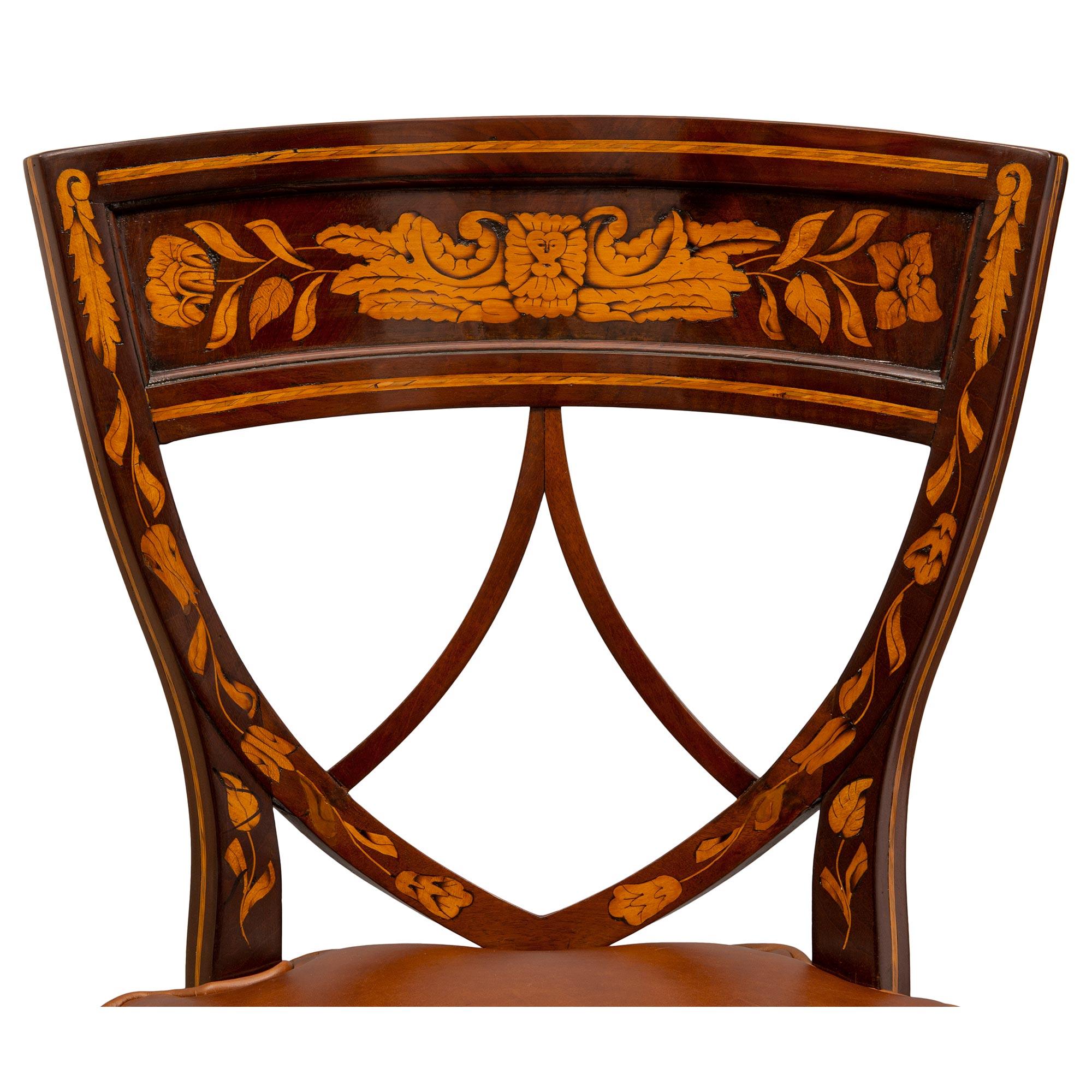 Acajou Ensemble de quatre chaises d'appoint néerlandaises de style Louis XVI du 19ème siècle en vente