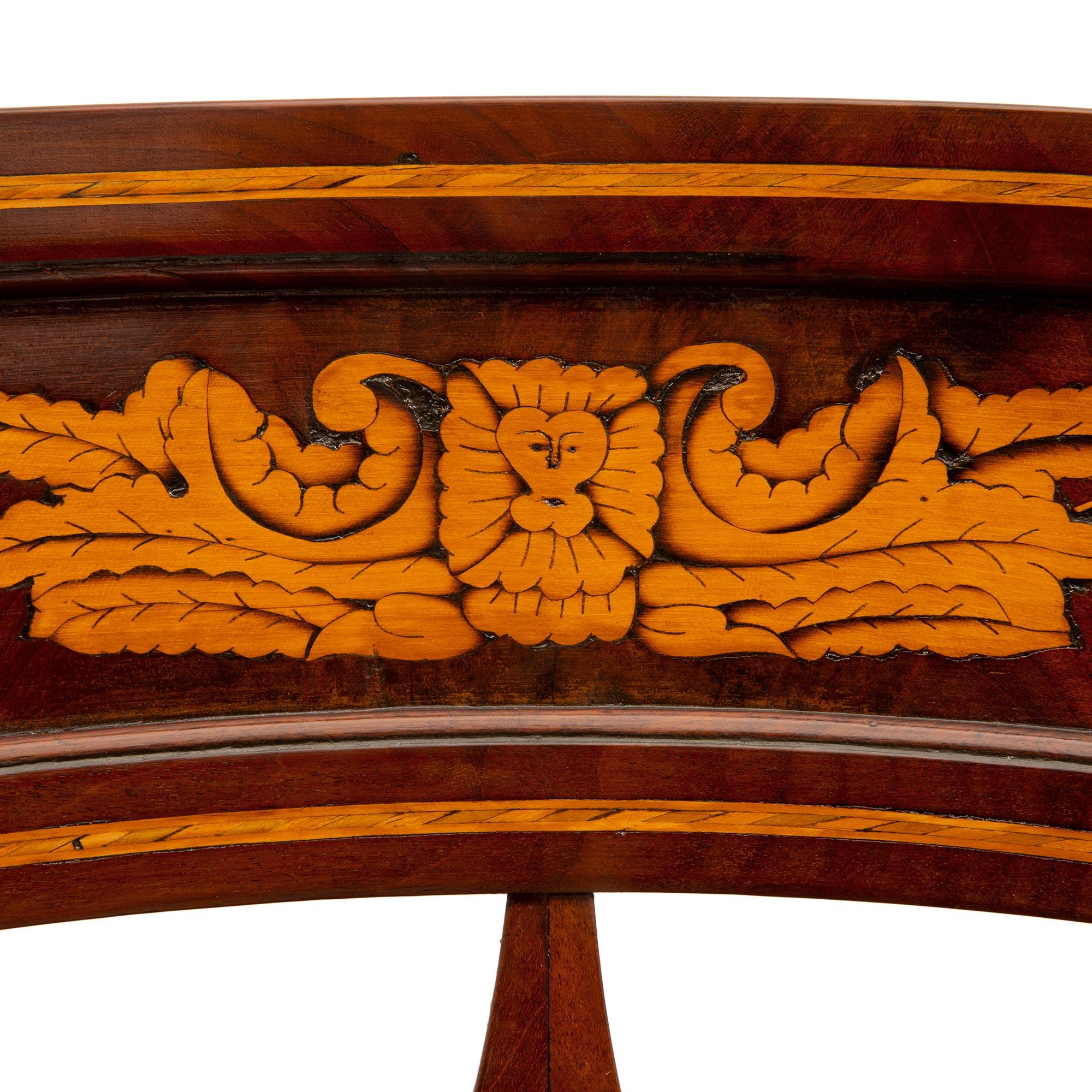 Ensemble de quatre chaises d'appoint néerlandaises de style Louis XVI du 19ème siècle en vente 1