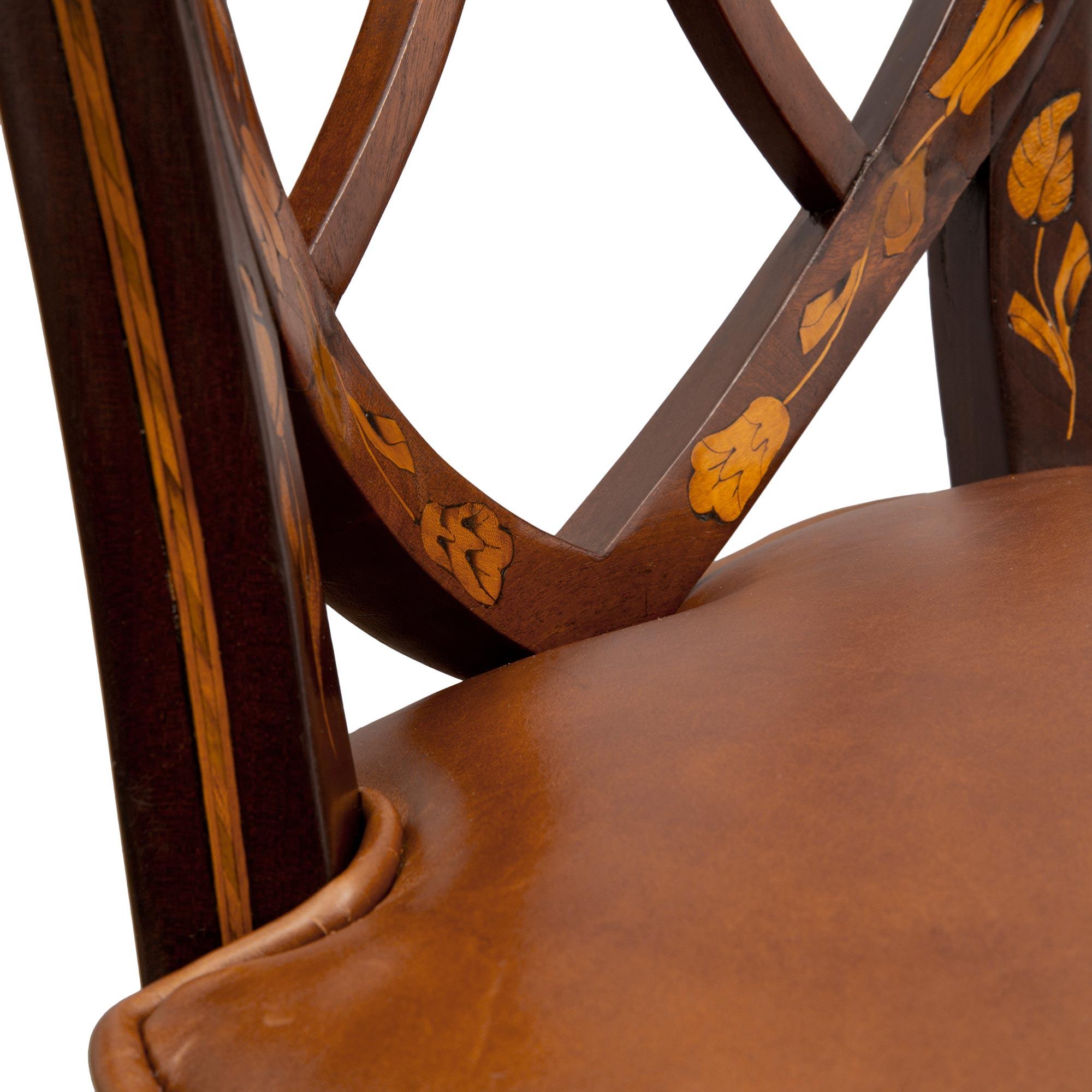 Ensemble de quatre chaises d'appoint néerlandaises de style Louis XVI du 19ème siècle en vente 3