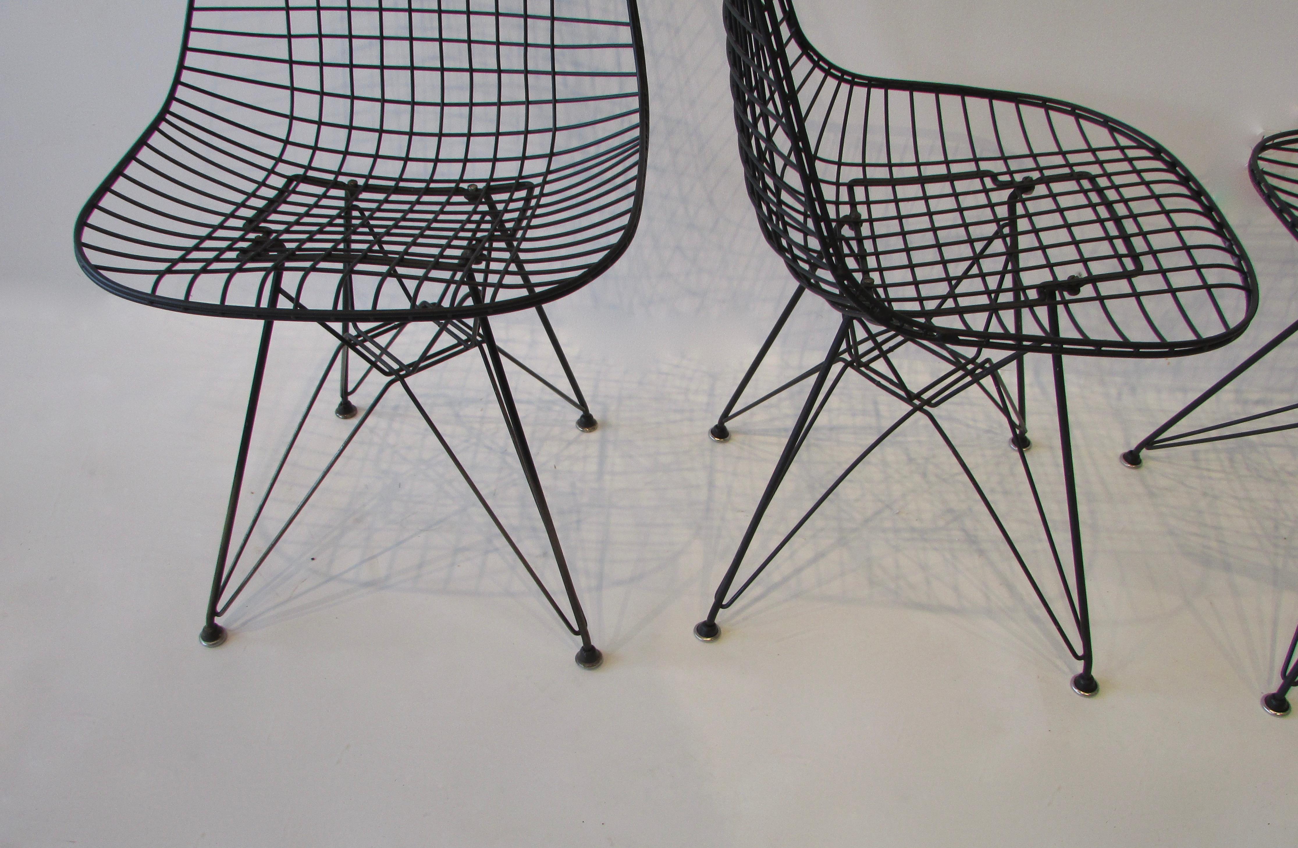  Set of Four Eames for Herman Miller Black DKR Wire Chairs on Eiffel Bases In Good Condition For Sale In Ferndale, MI