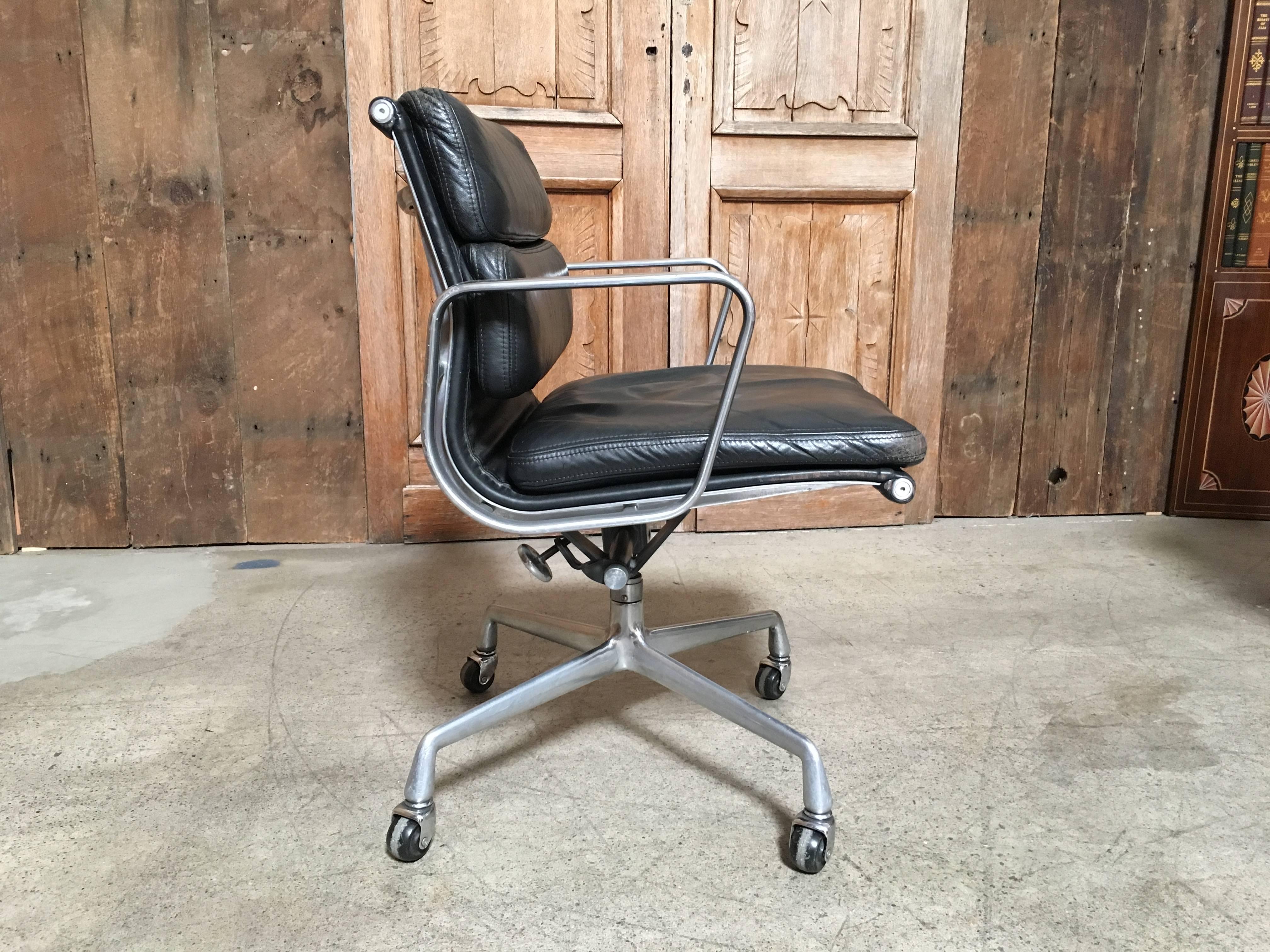 Set of Four Eames for Herman Miller Black Soft Pad Management Chairs 4