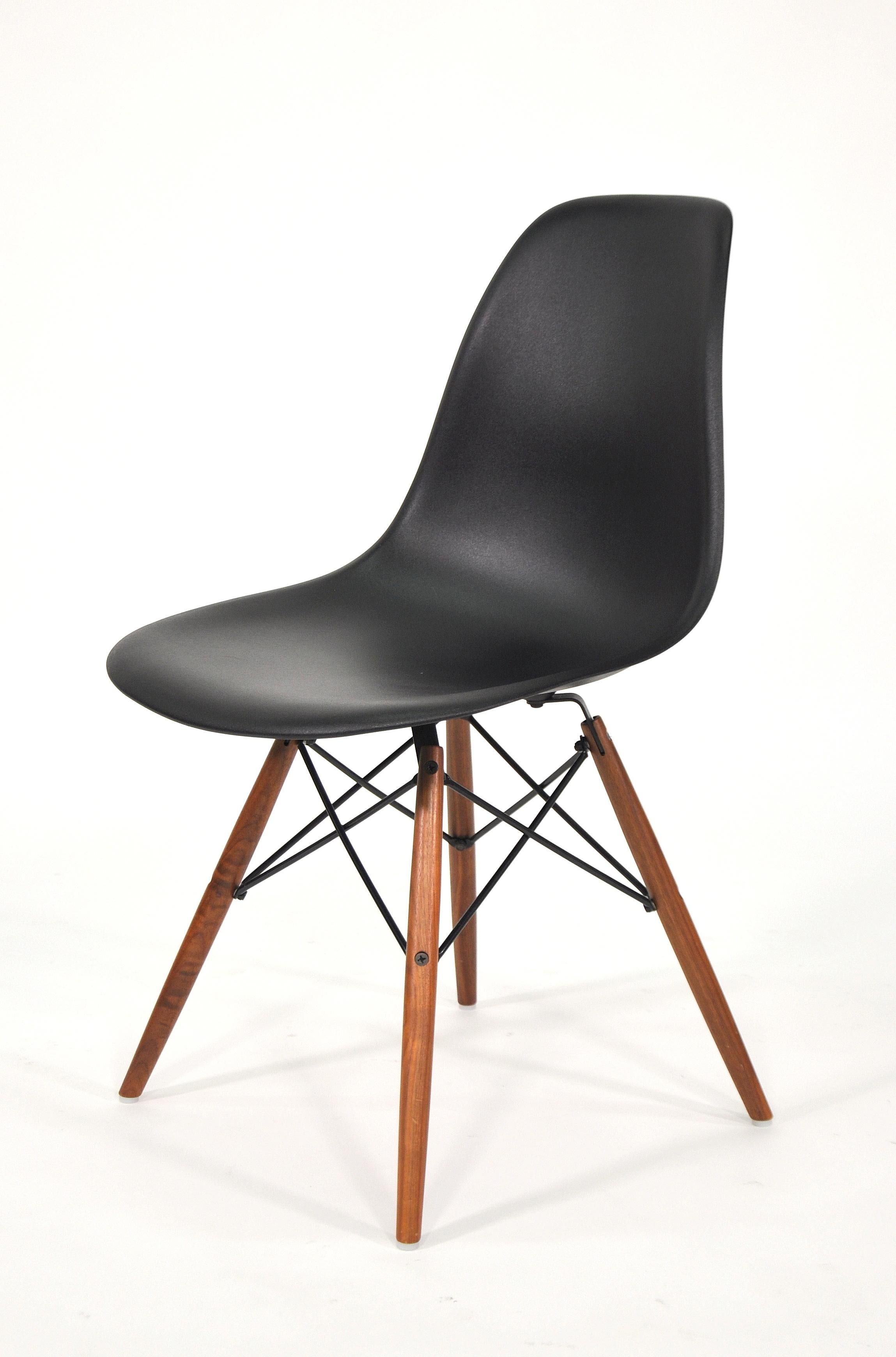 Four Eames Herman Miller Black DSW Dining Chairs For Sale 10