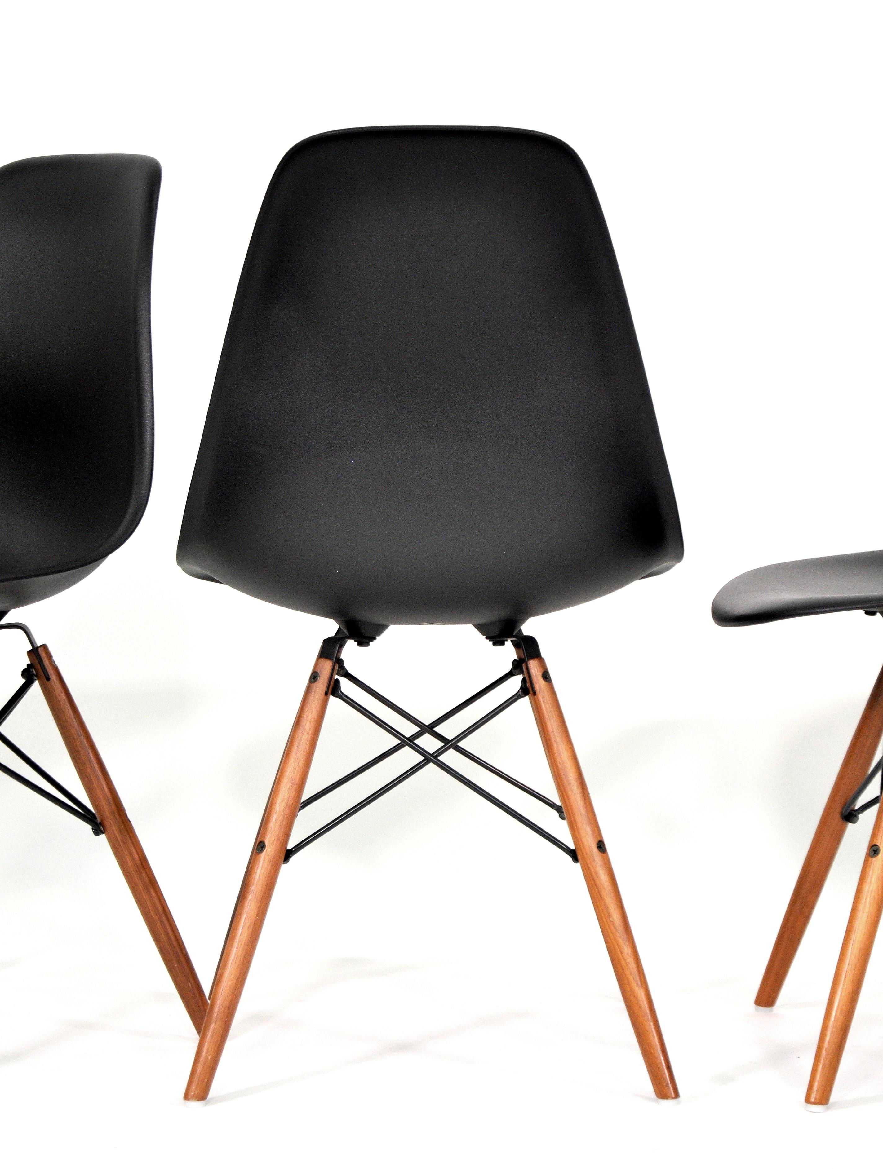 Four Eames Herman Miller Black DSW Dining Chairs For Sale 2