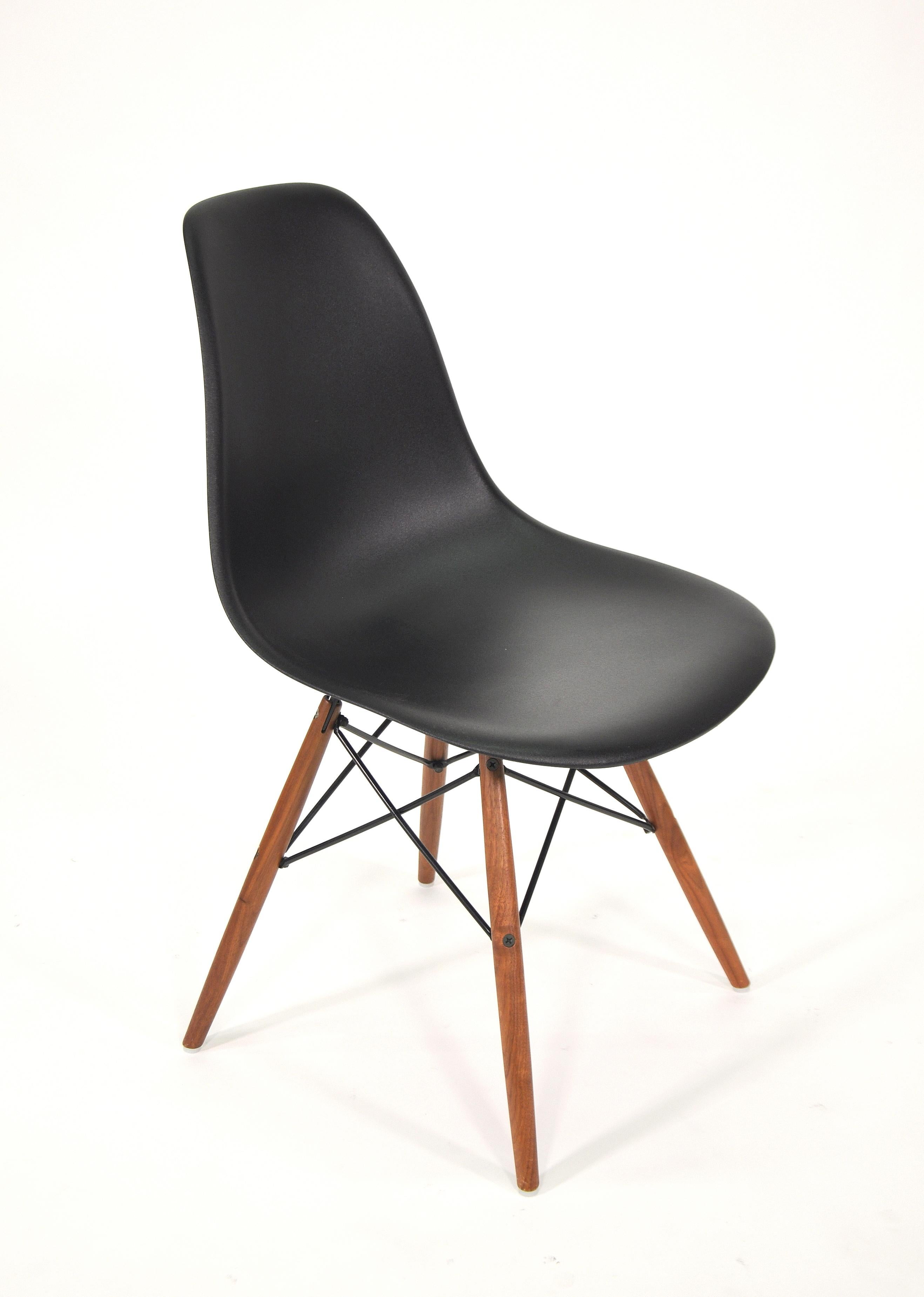 Four Eames Herman Miller Black DSW Dining Chairs For Sale 3