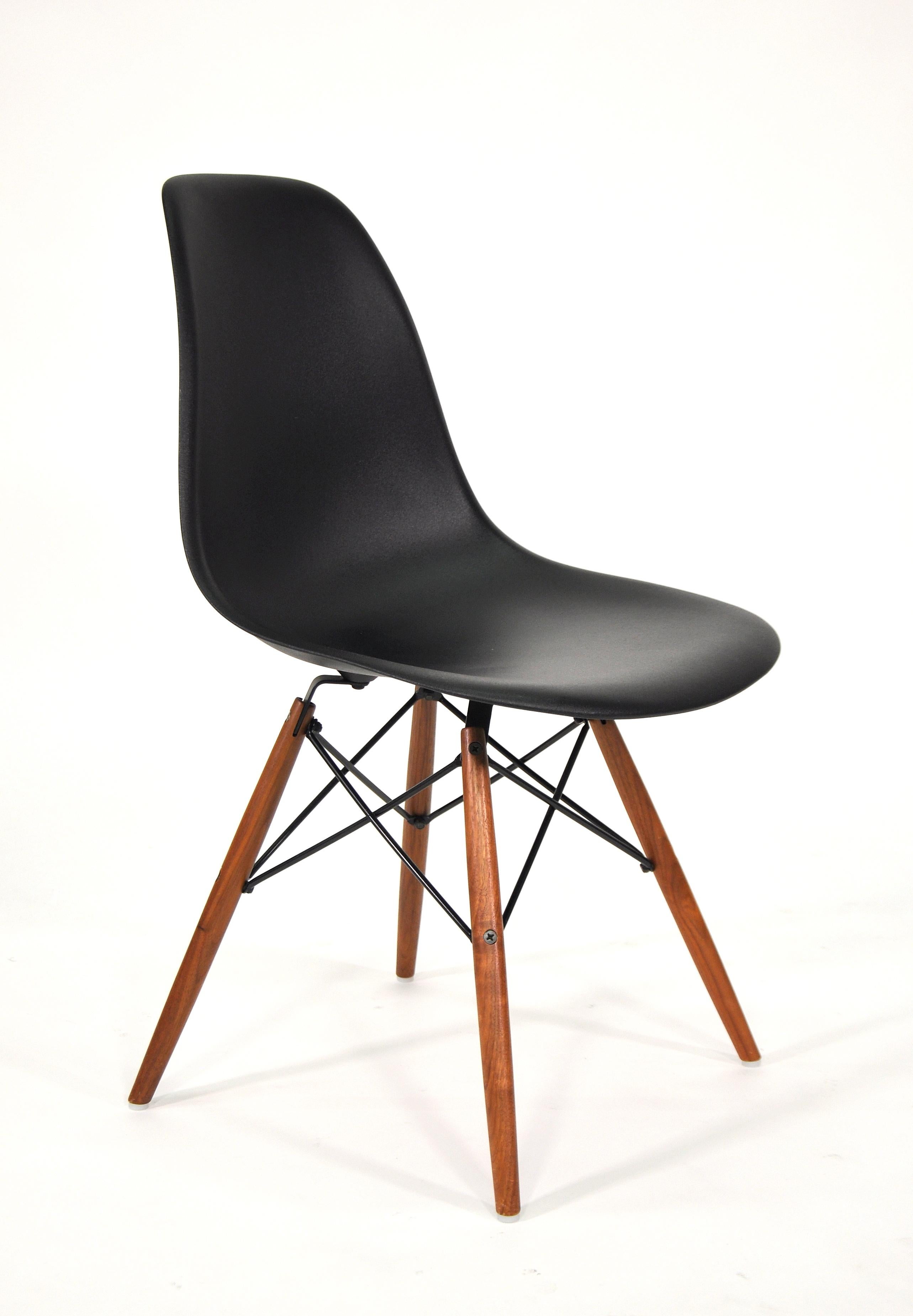 Four Eames Herman Miller Black DSW Dining Chairs For Sale 4