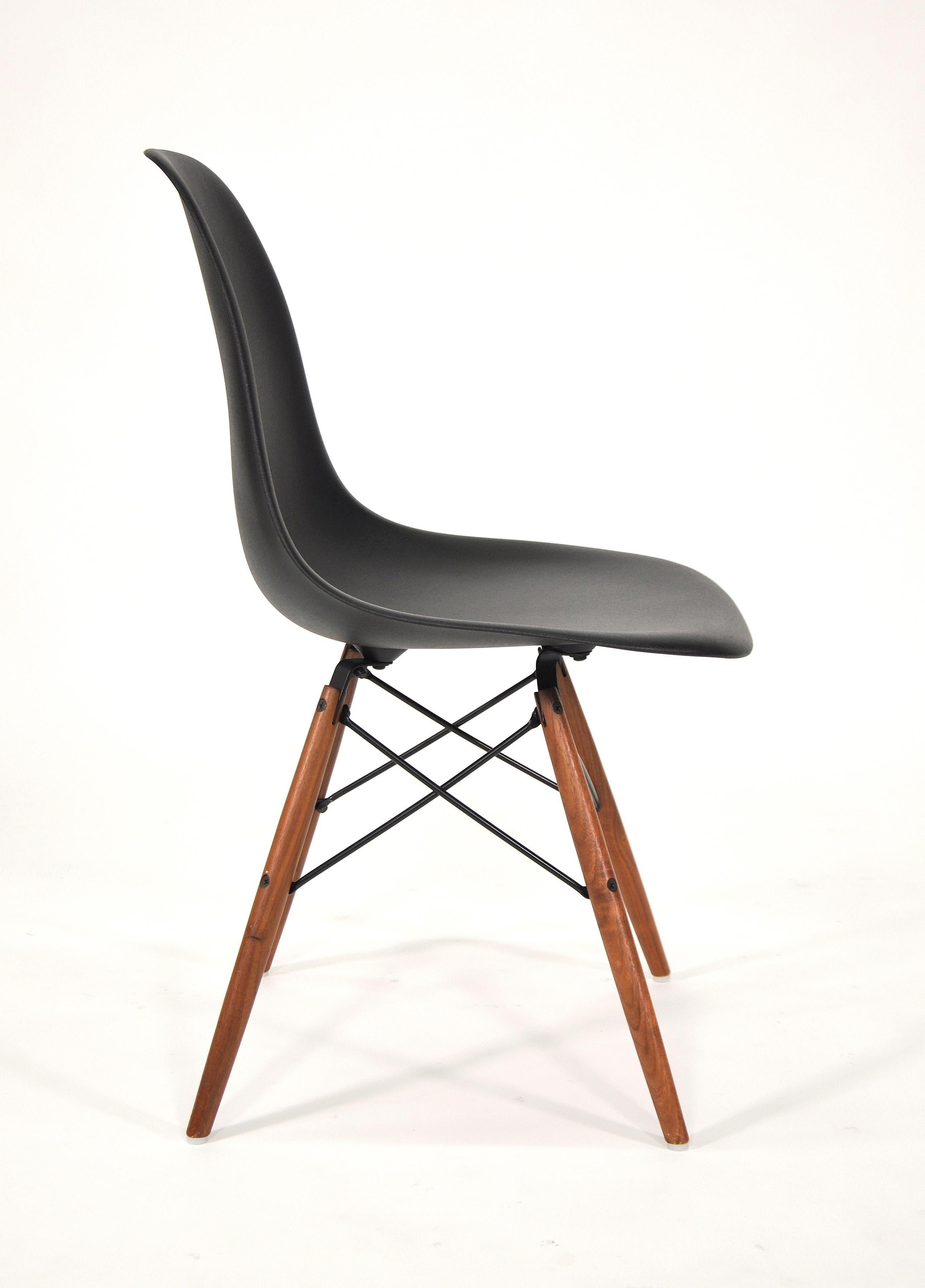 Four Eames Herman Miller Black DSW Dining Chairs For Sale 5