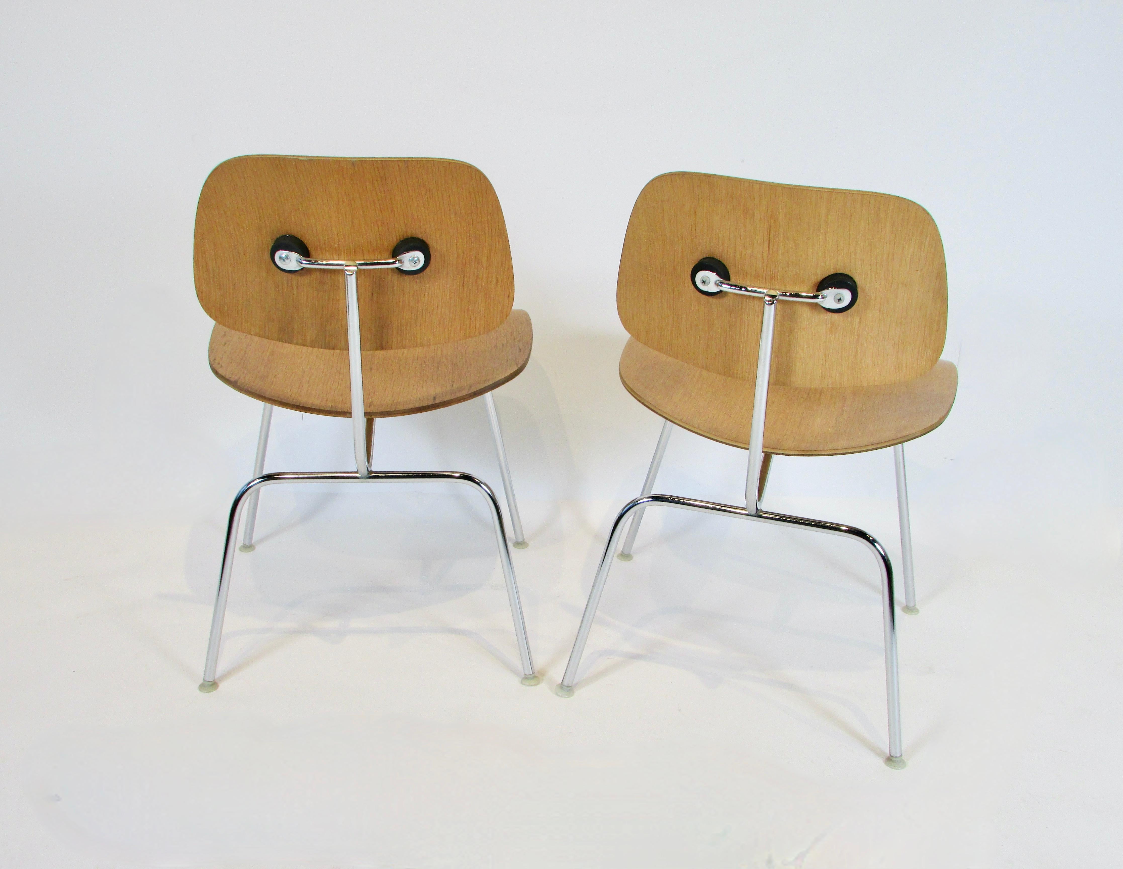 Ensemble de quatre chaises Eames Herman Miller chromées Calico Ash DCM  en vente 5