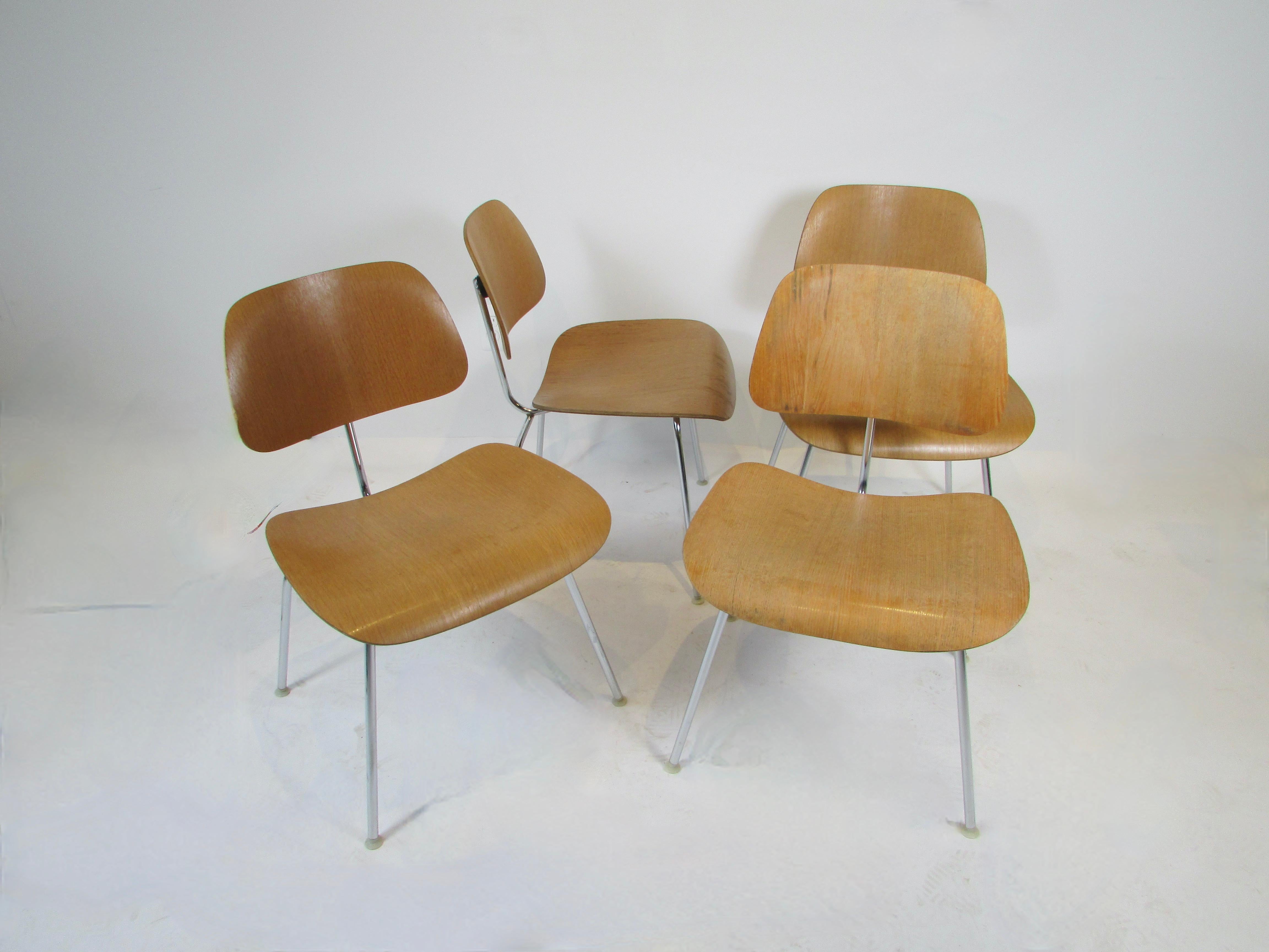 Set of Four Eames Herman Miller Chrome Frame Calico Ash DCM chairs  In Good Condition For Sale In Ferndale, MI