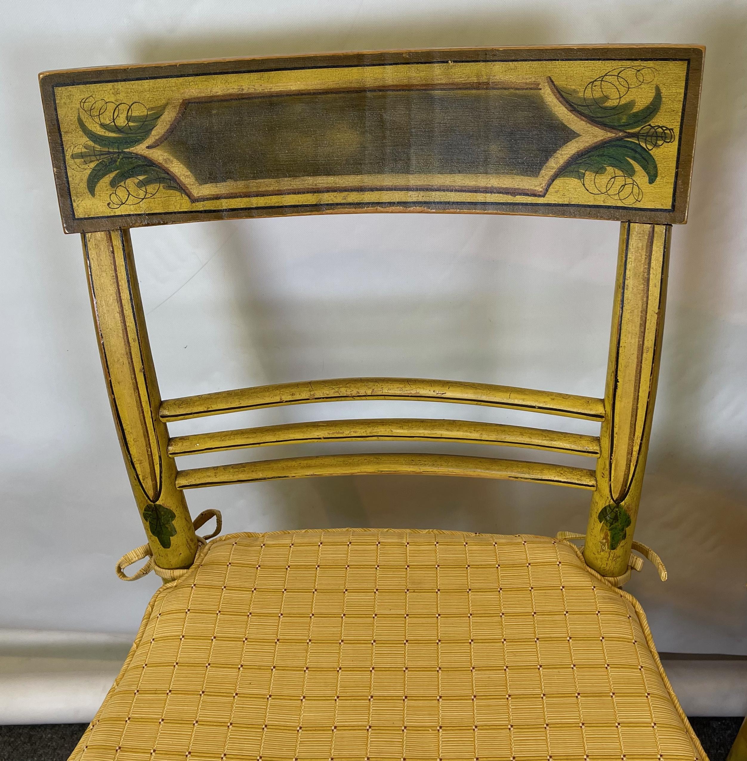 Set of Four Early 19th Century American Paint Decorated Fancy Chairs In Good Condition In Kilmarnock, VA