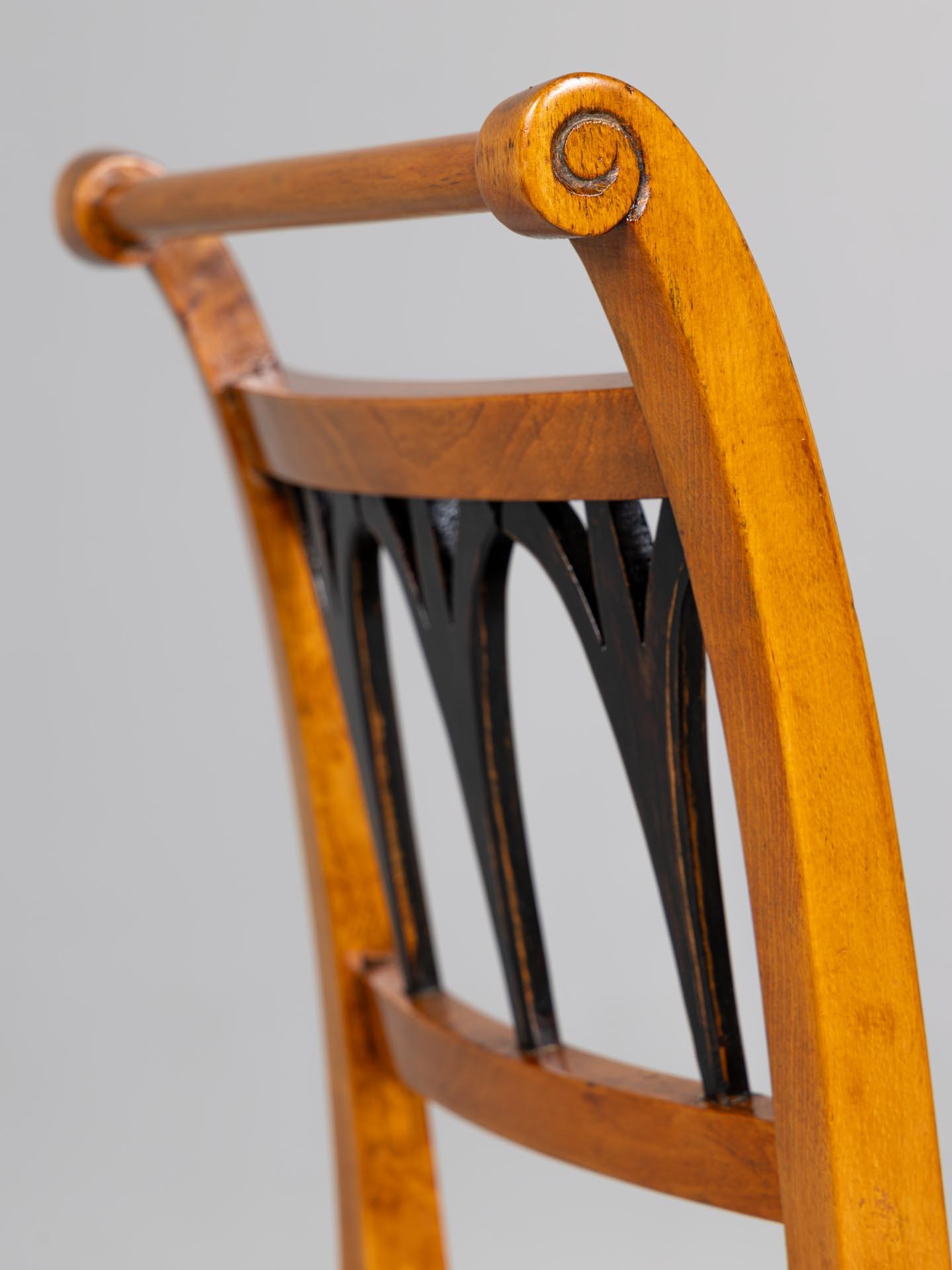 Ensemble de quatre chaises Biedermeier du début du 19e siècle en vente 5