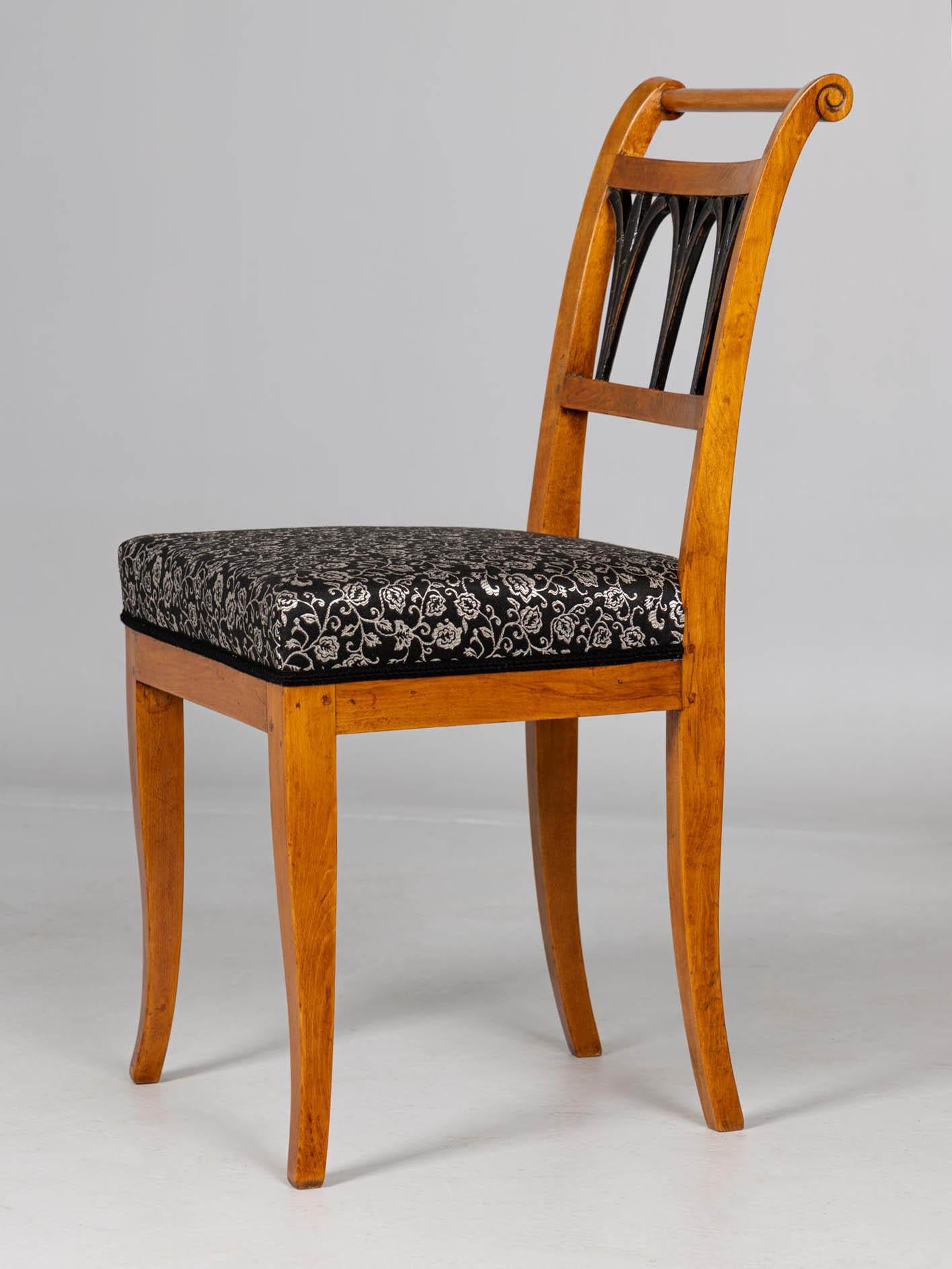 Ensemble de quatre chaises Biedermeier du début du 19e siècle Bon état - En vente à Greven, DE