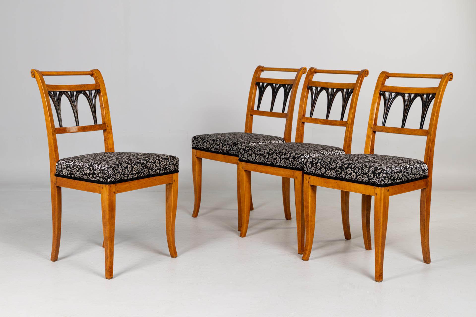 XIXe siècle Ensemble de quatre chaises Biedermeier du début du 19e siècle en vente