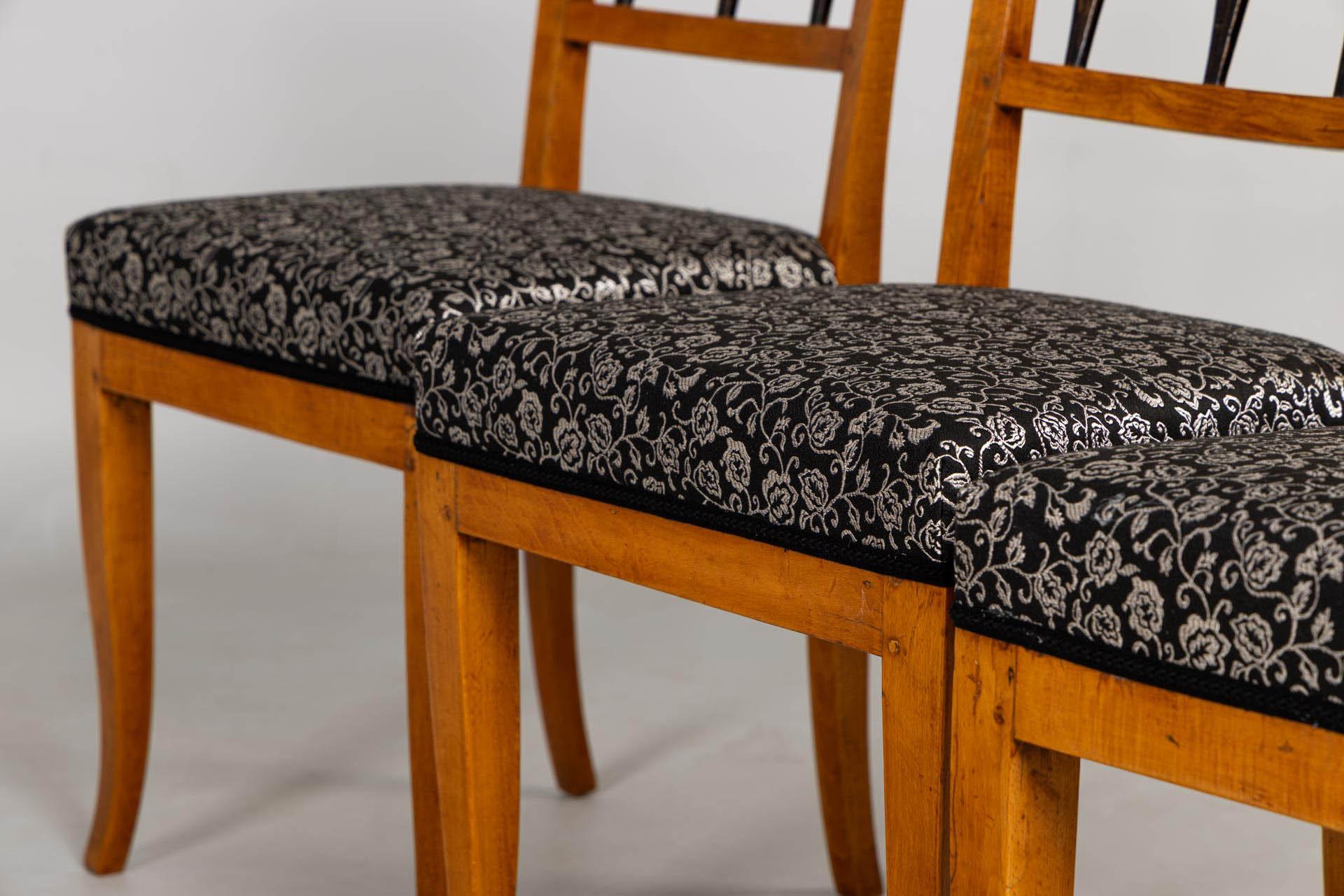 Ensemble de quatre chaises Biedermeier du début du 19e siècle en vente 1