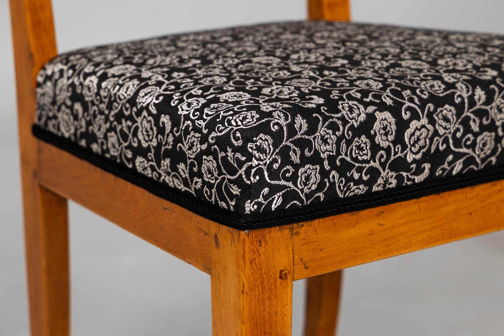 Ensemble de quatre chaises Biedermeier du début du 19e siècle en vente 2