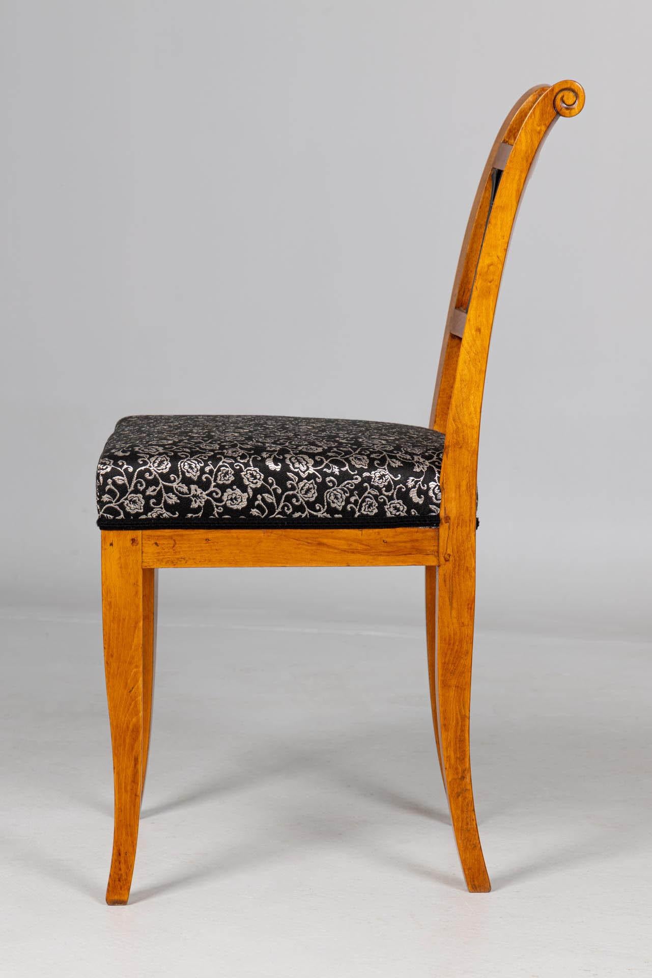 Ensemble de quatre chaises Biedermeier du début du 19e siècle en vente 3