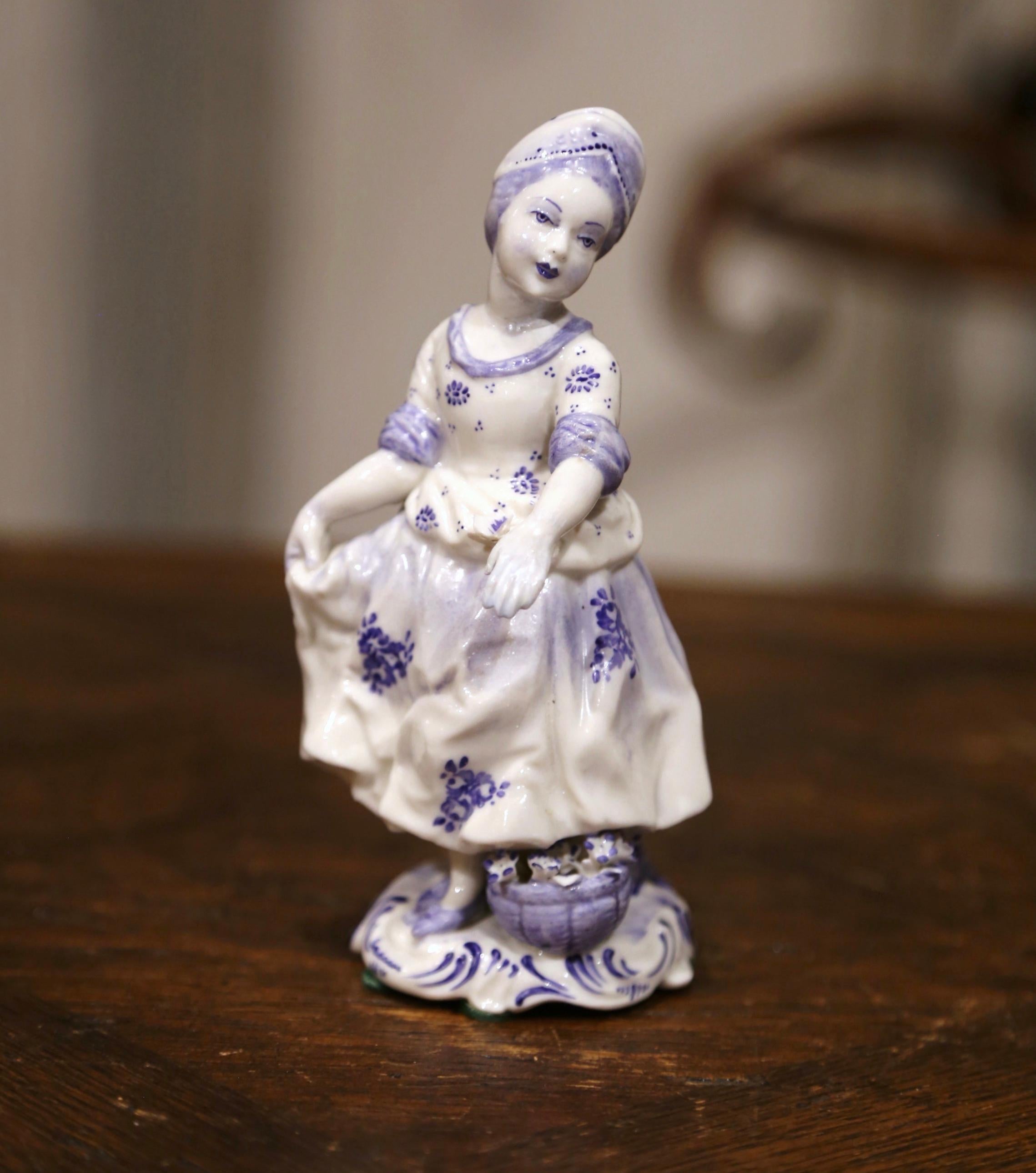 Set of Four Early 20th Century Dutch Hand Painted Porcelain Delft Figurines For Sale 3