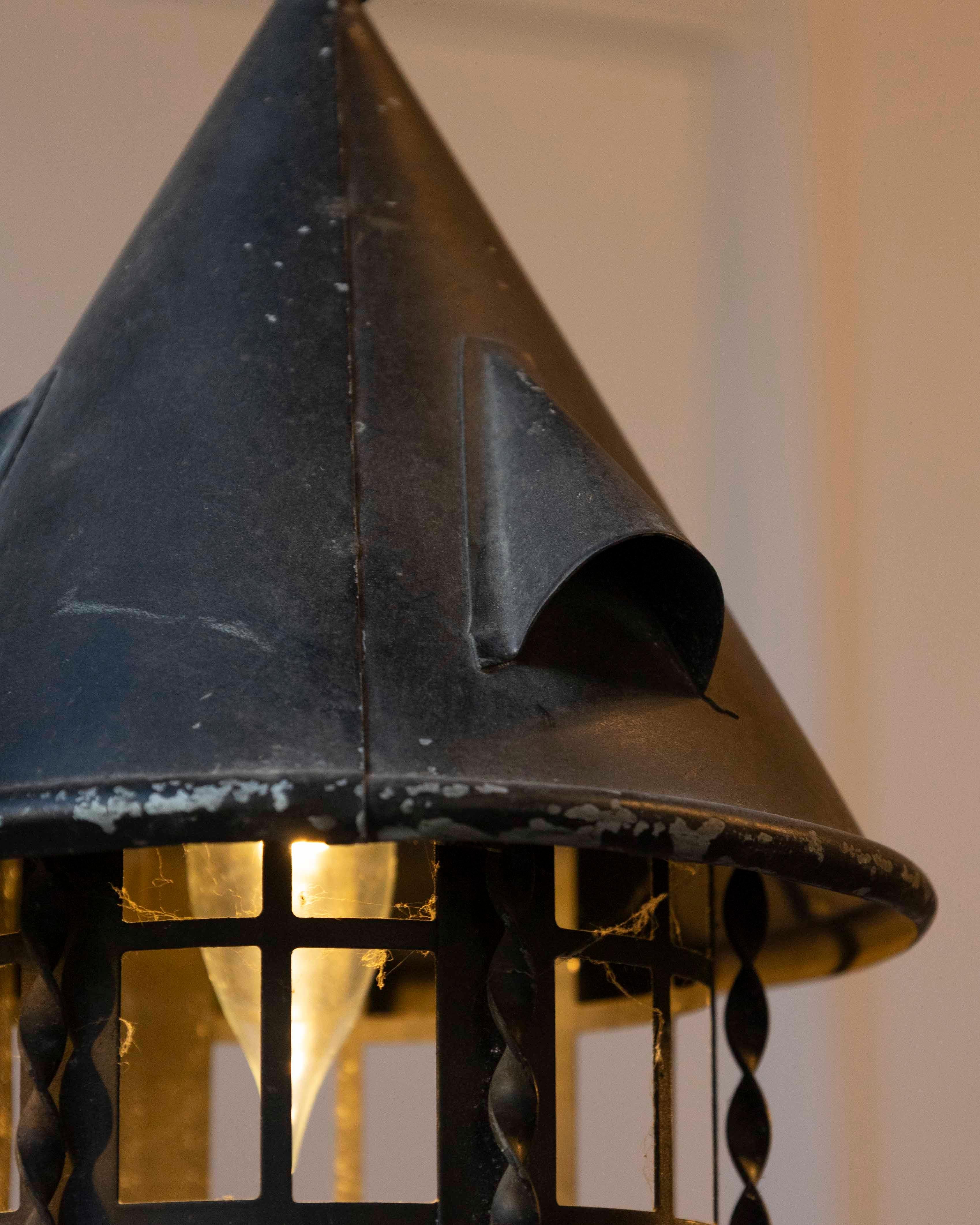 Ensemble de quatre lanternes en fer françaises du début du 20e siècle en vente 5