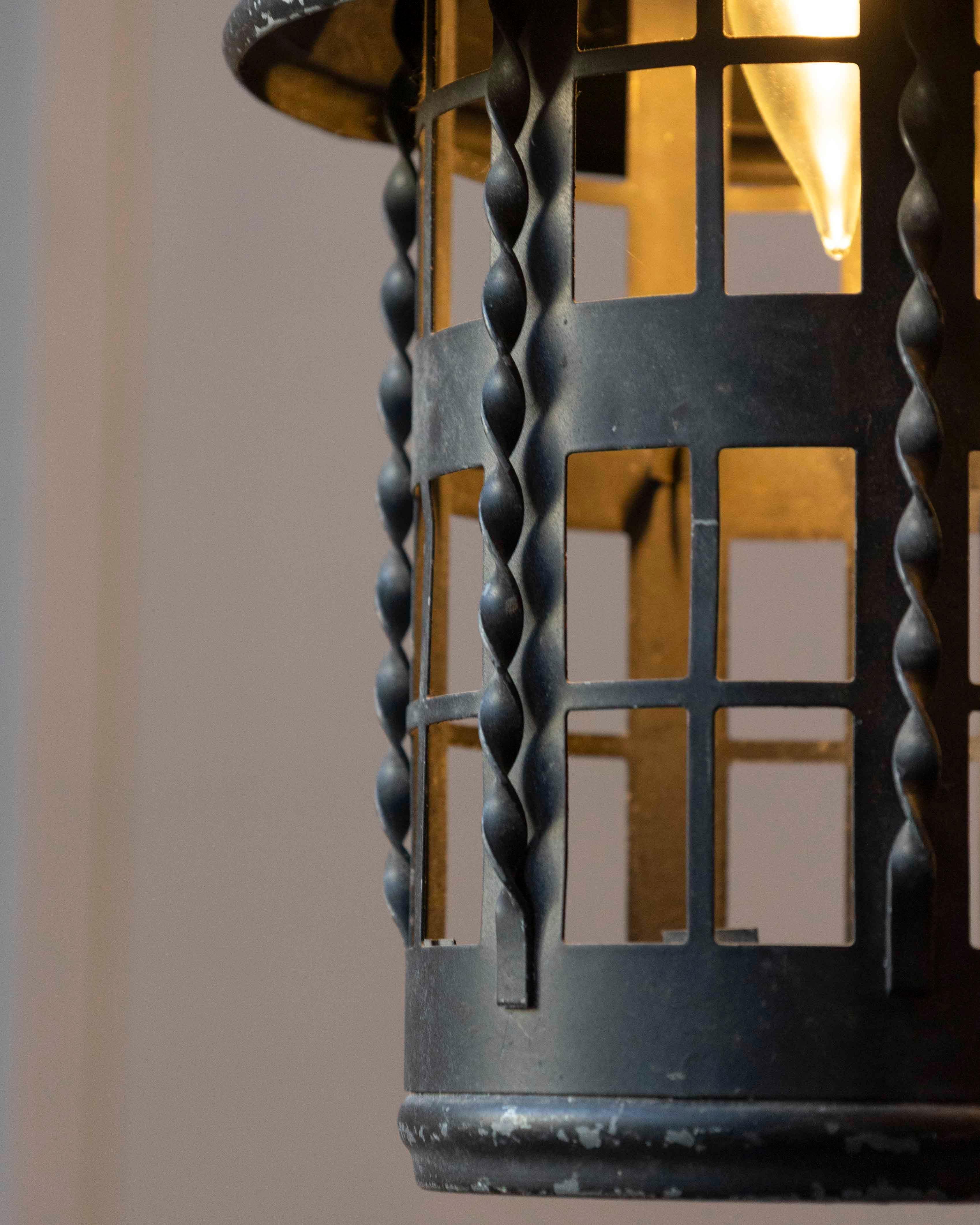 Ensemble de quatre lanternes en fer françaises du début du 20e siècle en vente 6