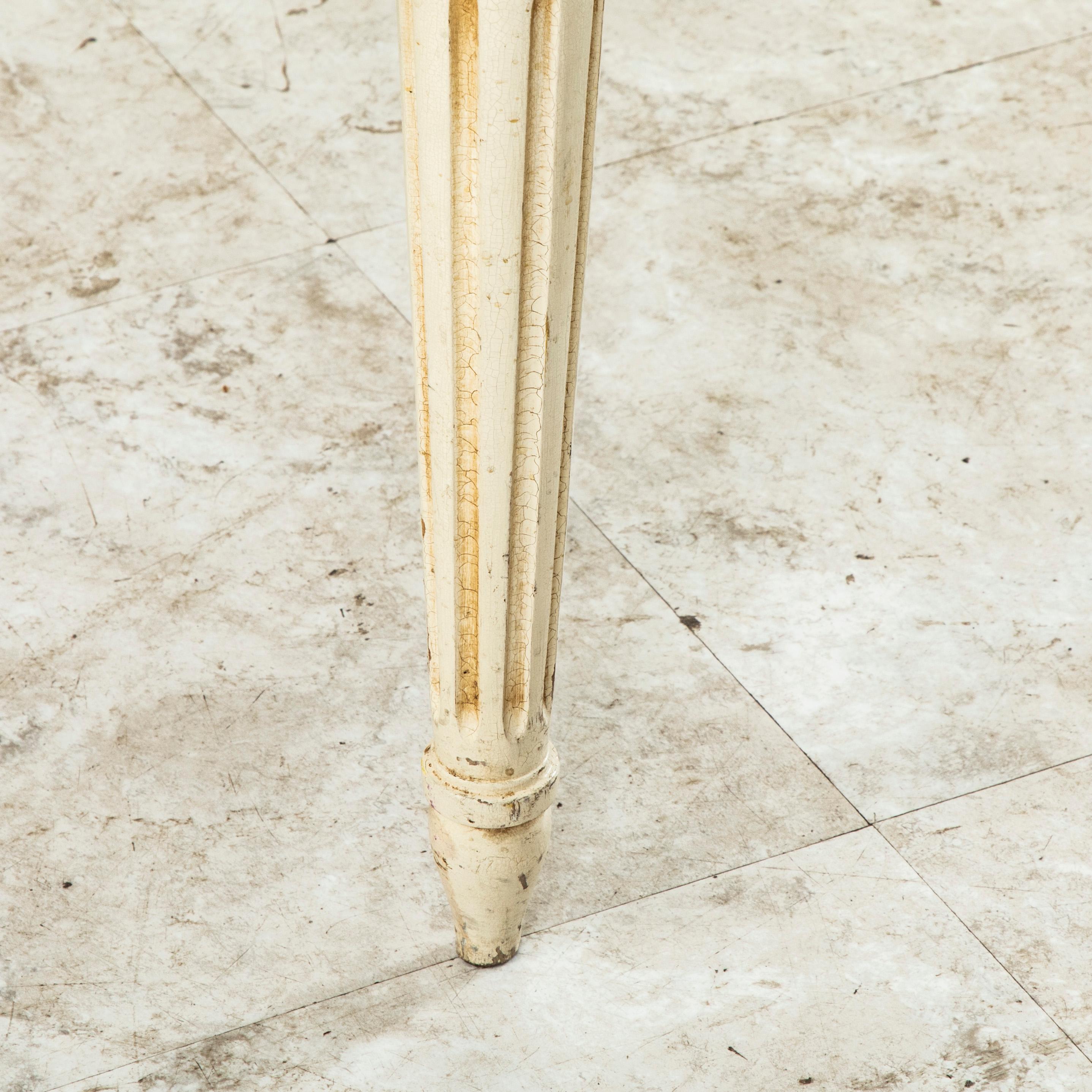 Set of Four Early 20th Century French Louis XVI Style Painted Side Chairs im Angebot 2