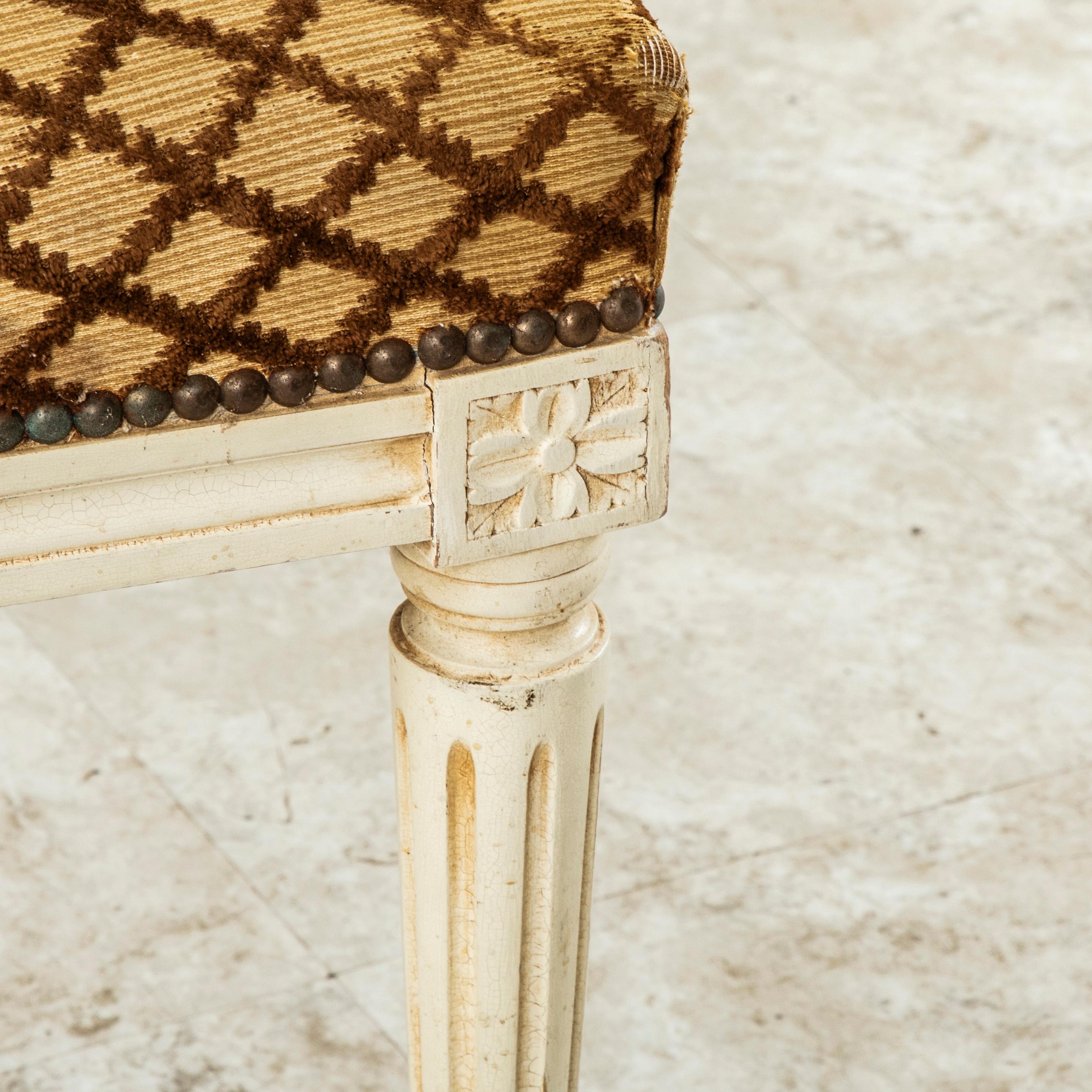 Set of Four Early 20th Century French Louis XVI Style Painted Side Chairs im Angebot 3