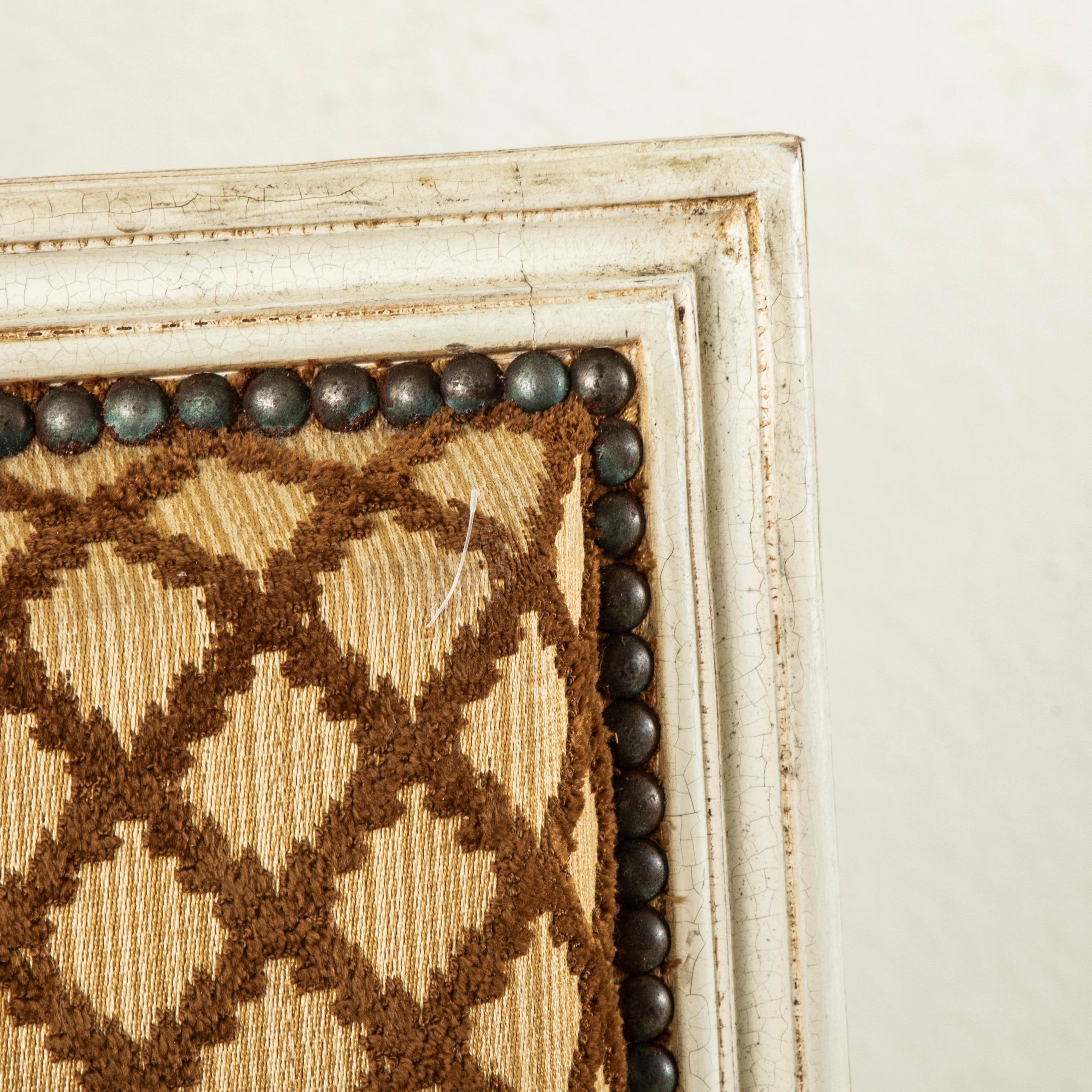 Set of Four Early 20th Century French Louis XVI Style Painted Side Chairs im Angebot 5