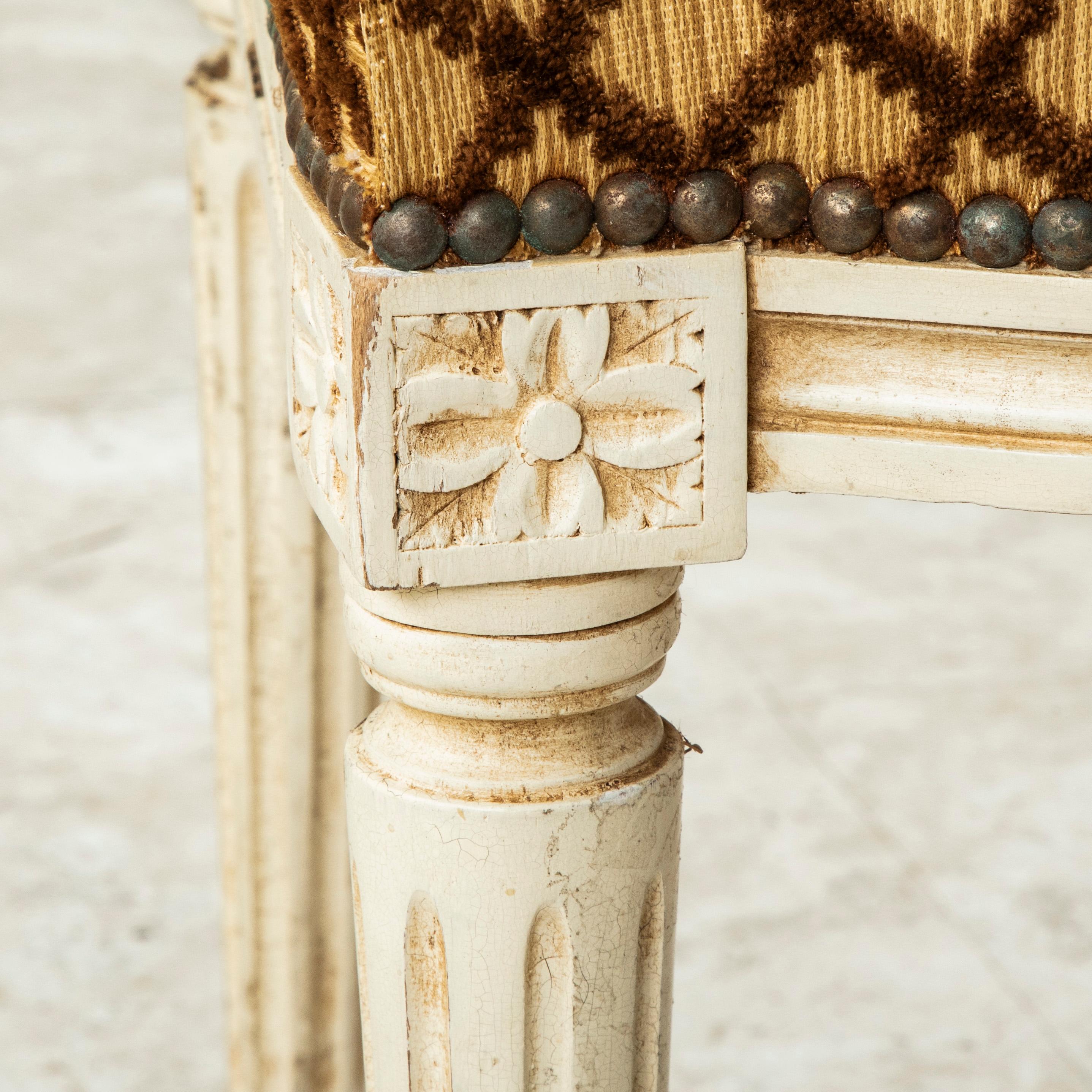 Set of Four Early 20th Century French Louis XVI Style Painted Side Chairs im Angebot 8