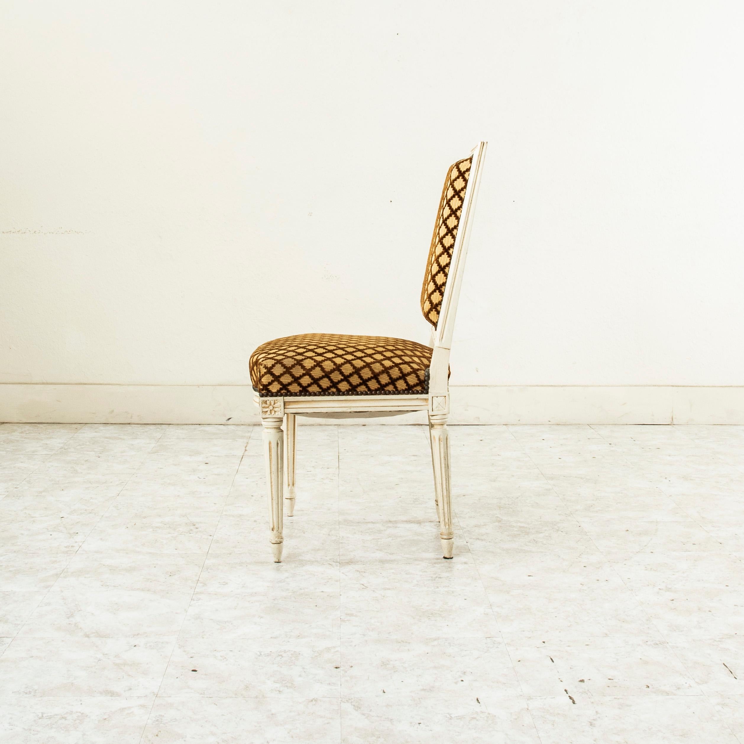 Set of Four Early 20th Century French Louis XVI Style Painted Side Chairs (Gemalt) im Angebot