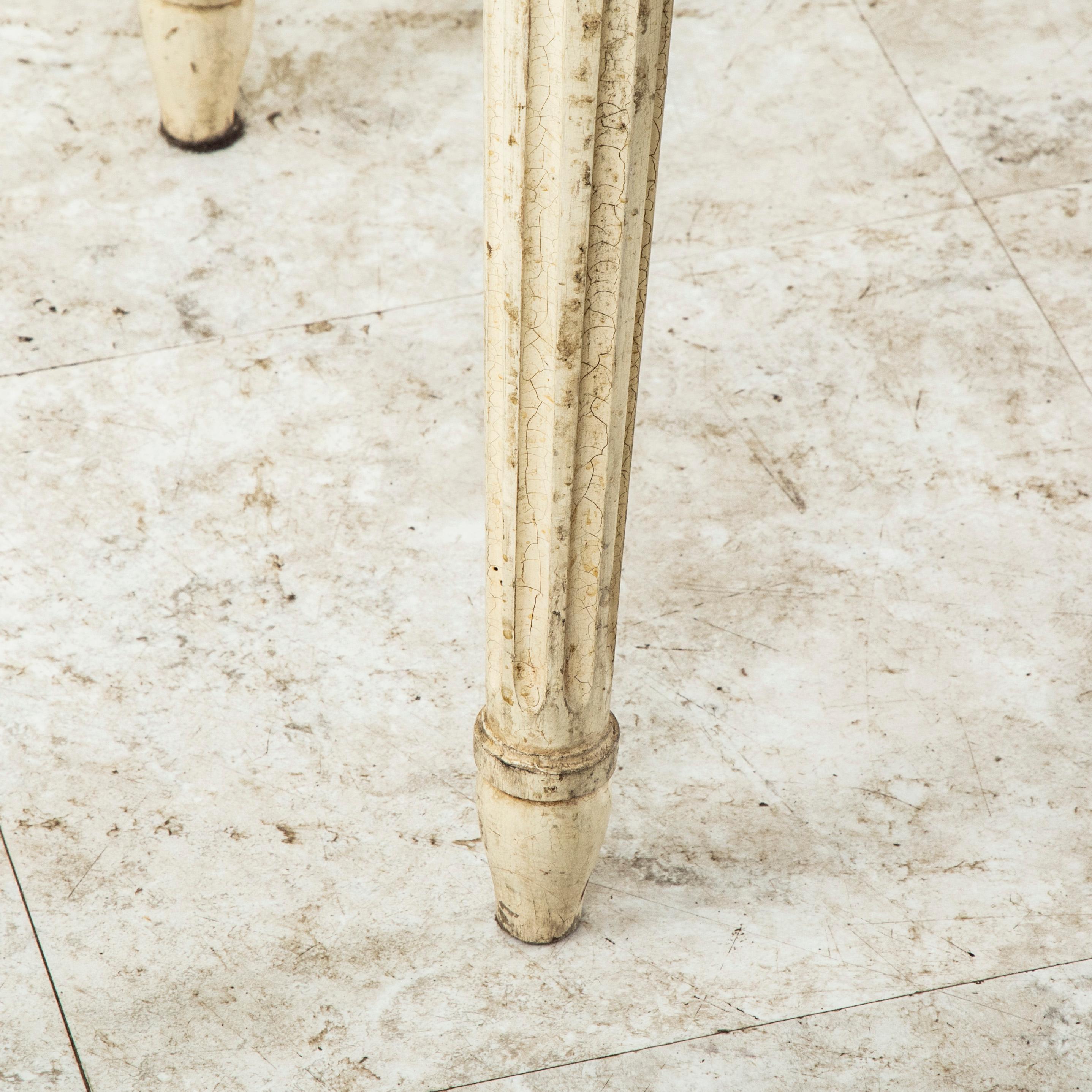 Set of Four Early 20th Century French Louis XVI Style Painted Side Chairs im Angebot 1