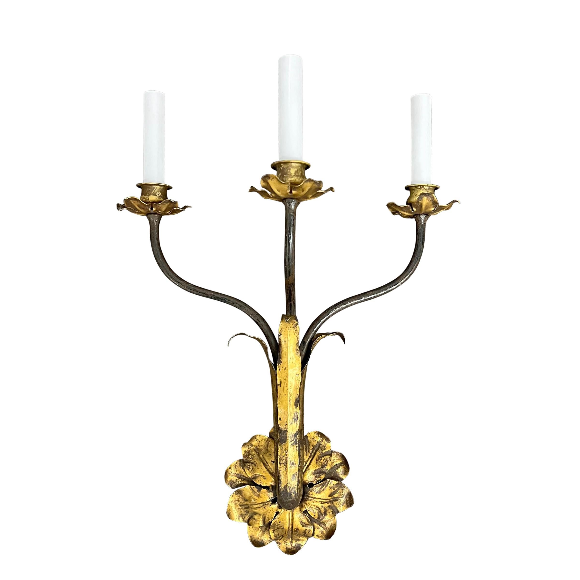 Set of Four Early 20th Century Italian Gilt Tole Sconces In Good Condition For Sale In Chicago, IL