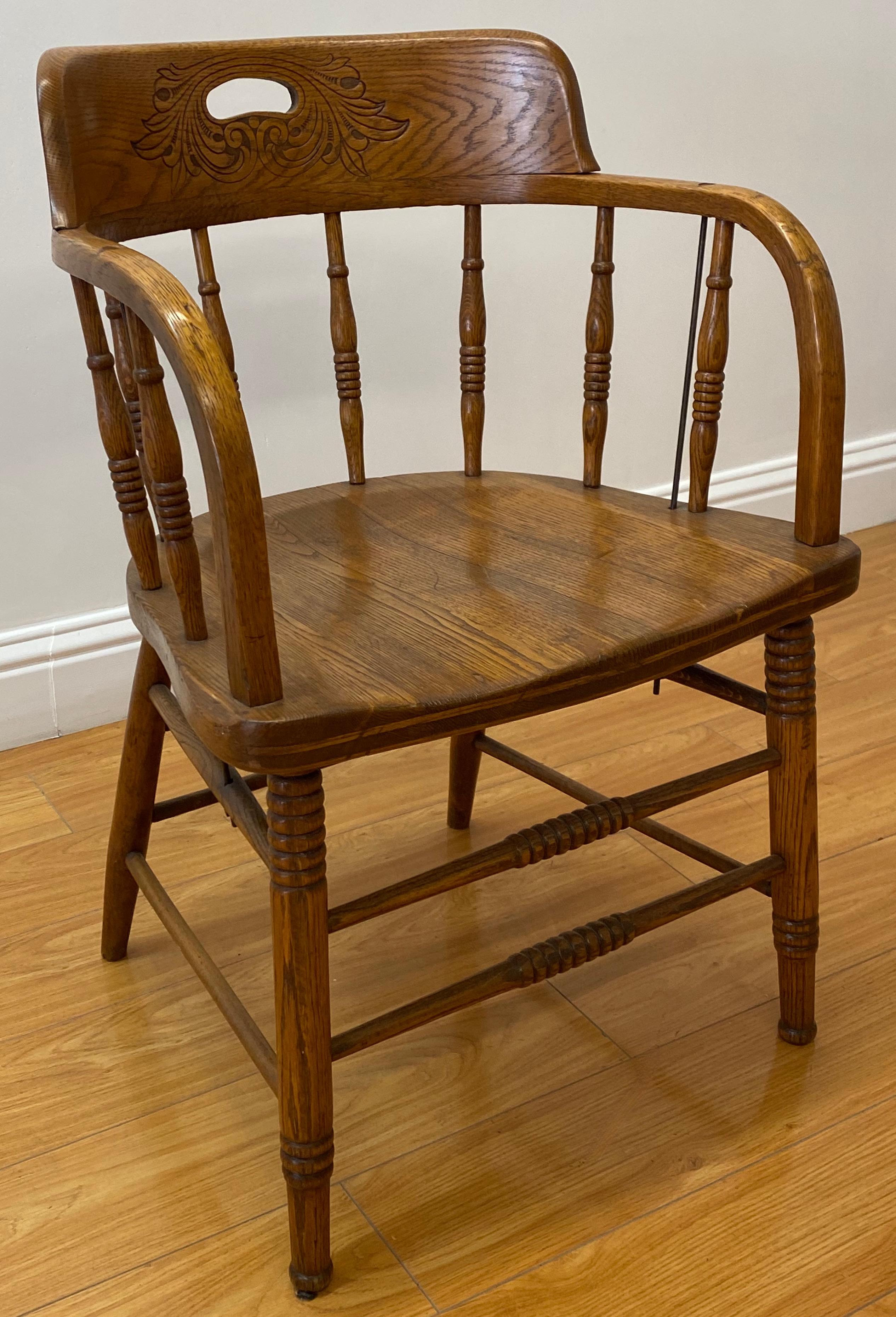 Set of four early 20th century mismatched barrel back oak pub chairs

American chairs in the style of Boling 

Each chair is slightly mismatched (see all images) but they work well together

Each chair is approximately 21