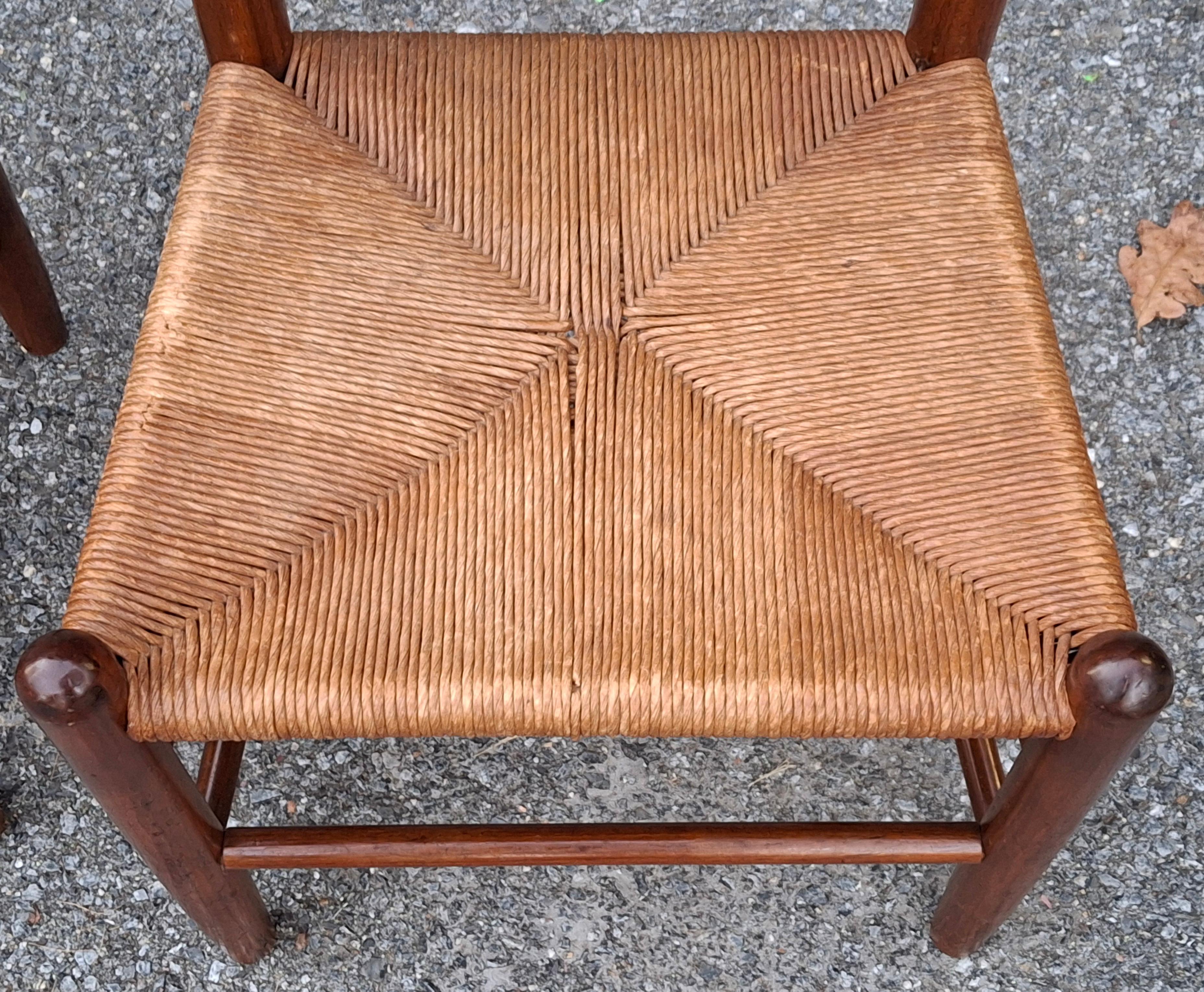 Ensemble de quatre chaises d'appoint en acajou à siège en jonc et à dossier en échelle, de style américain ancien en vente 4