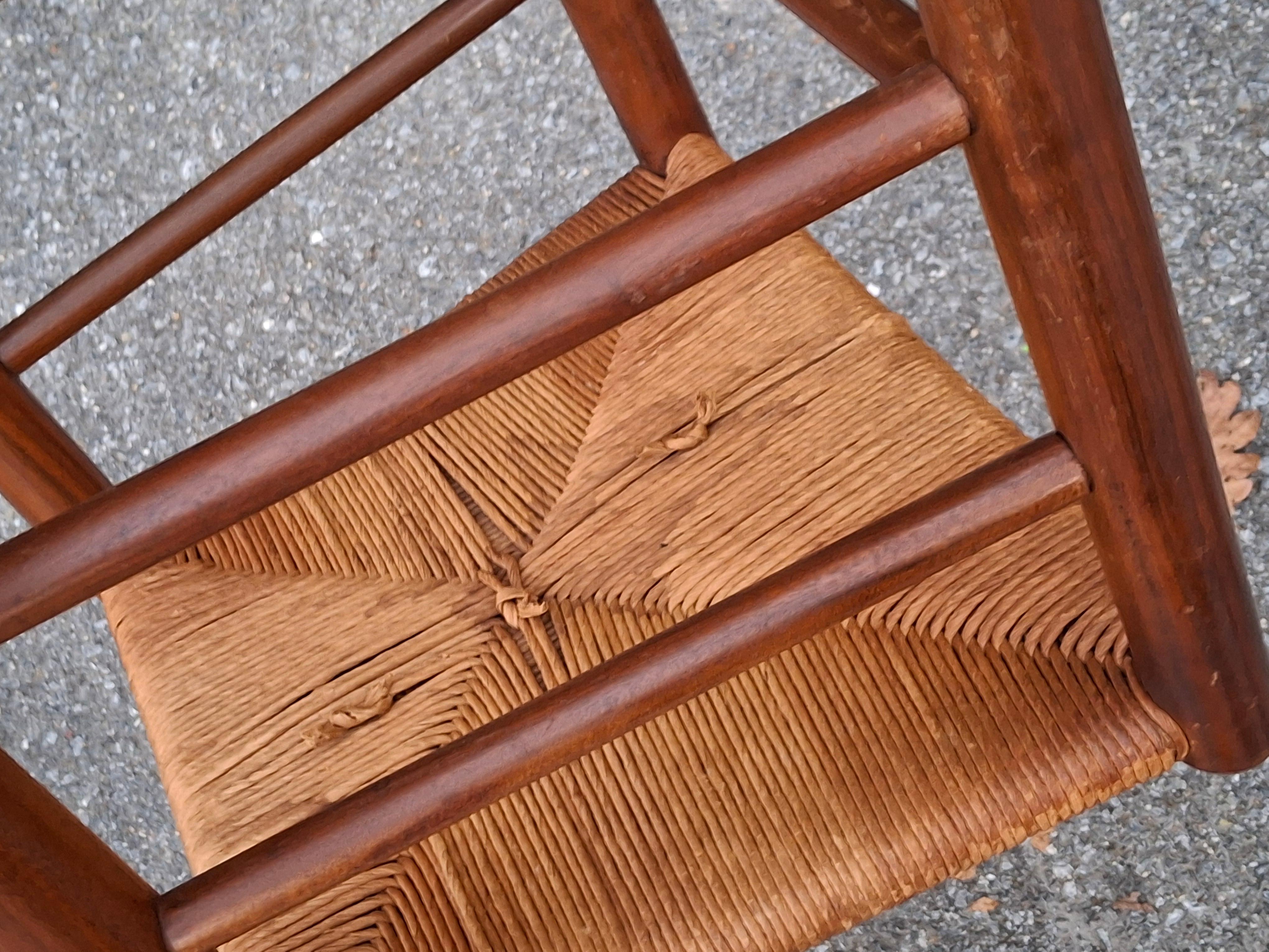 Ensemble de quatre chaises d'appoint en acajou à siège en jonc et à dossier en échelle, de style américain ancien en vente 6