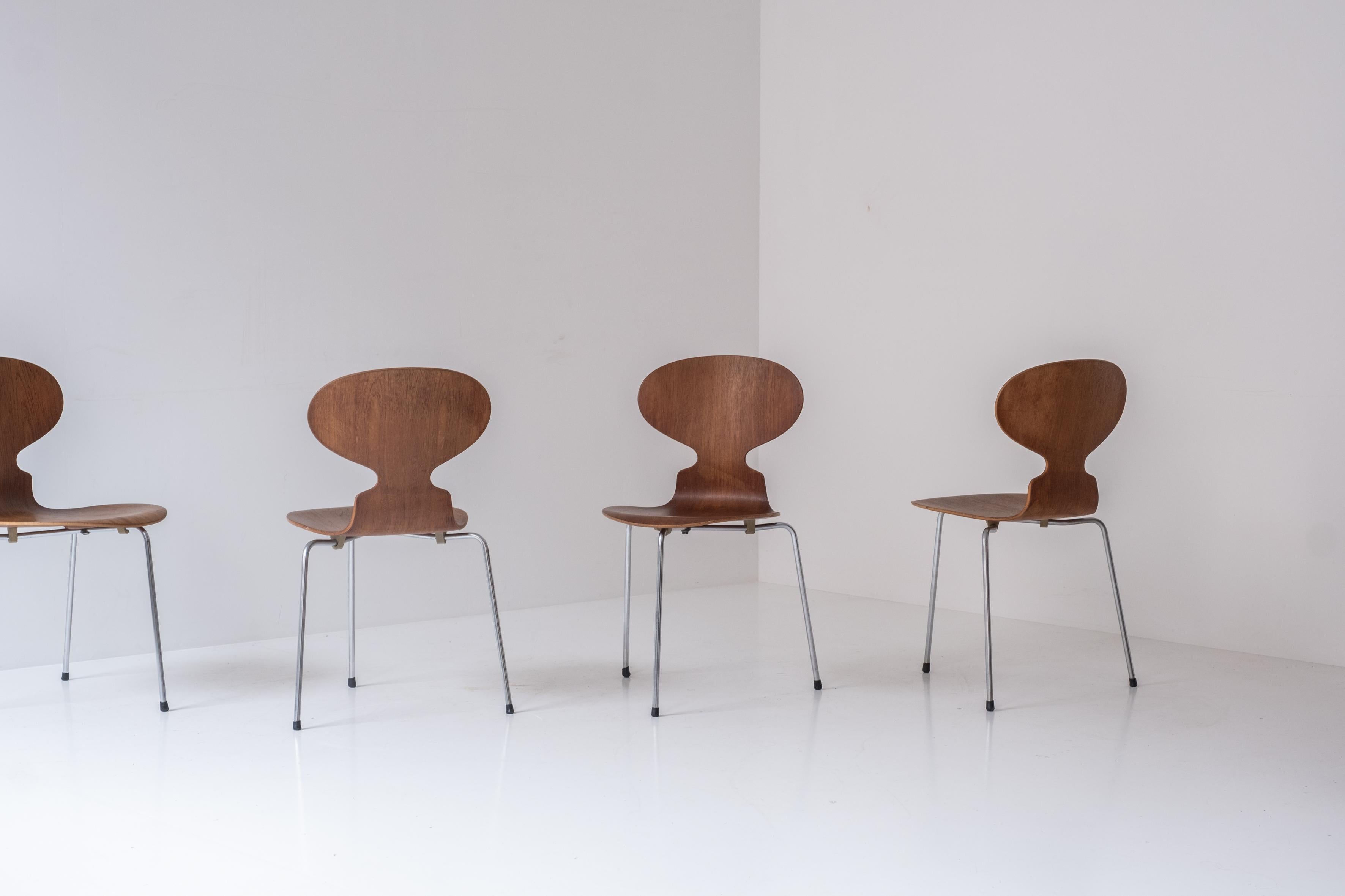 Set of four early ‘Ant’ chairs by Arne Jacobsen for Fritz Hansen, Denmark 1951 In Good Condition For Sale In Antwerp, BE