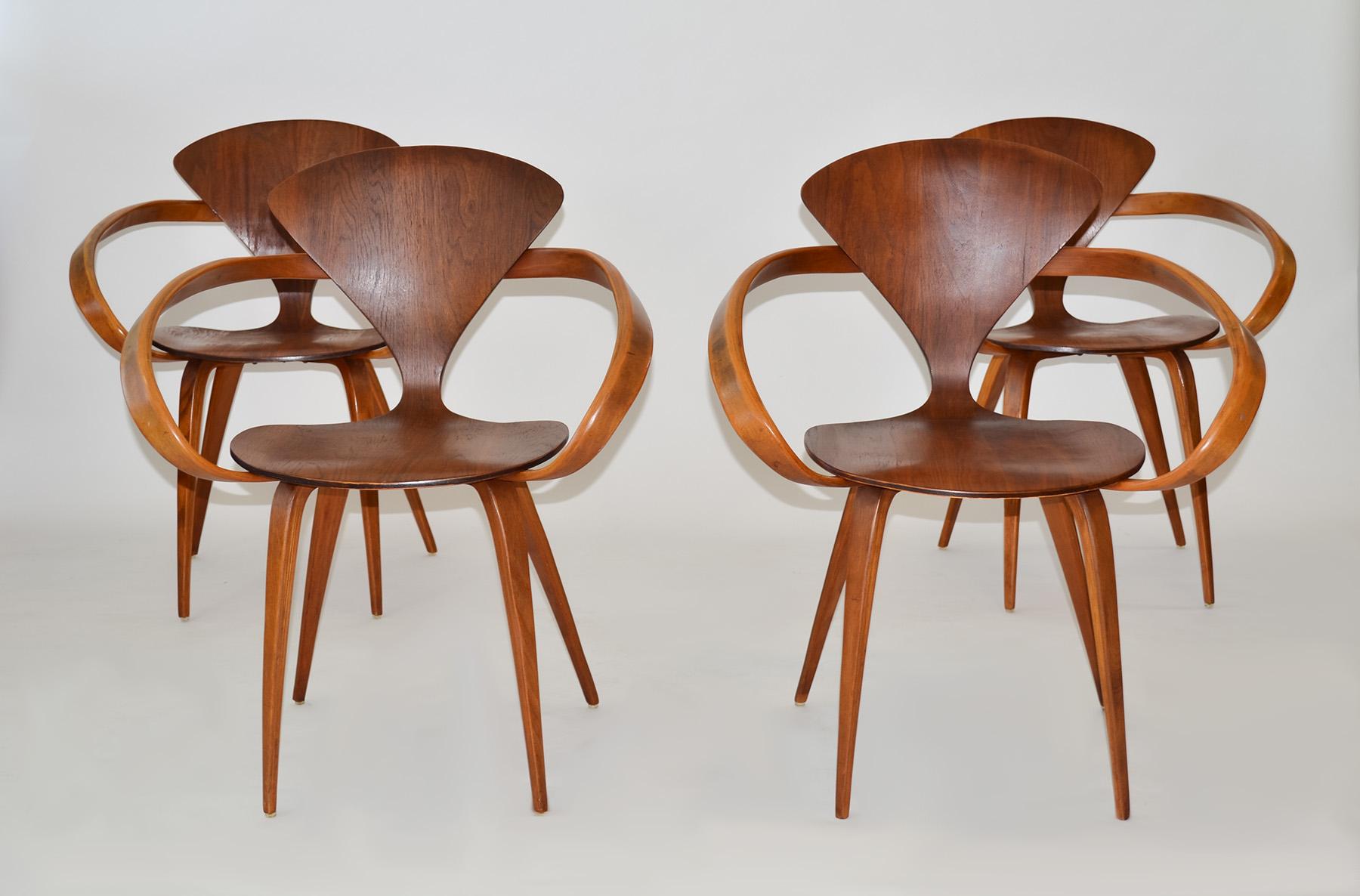 Set of Four Early Pretzel Chairs by Norman Cherner 'Bernardo' for Plycraft, USA 
PRICE IS FOR SET OF FOUR CHAIRS

Set of Four Early Pretzel Chairs designed by Norman Cherner for Plycraft USA c. 1959. The 
