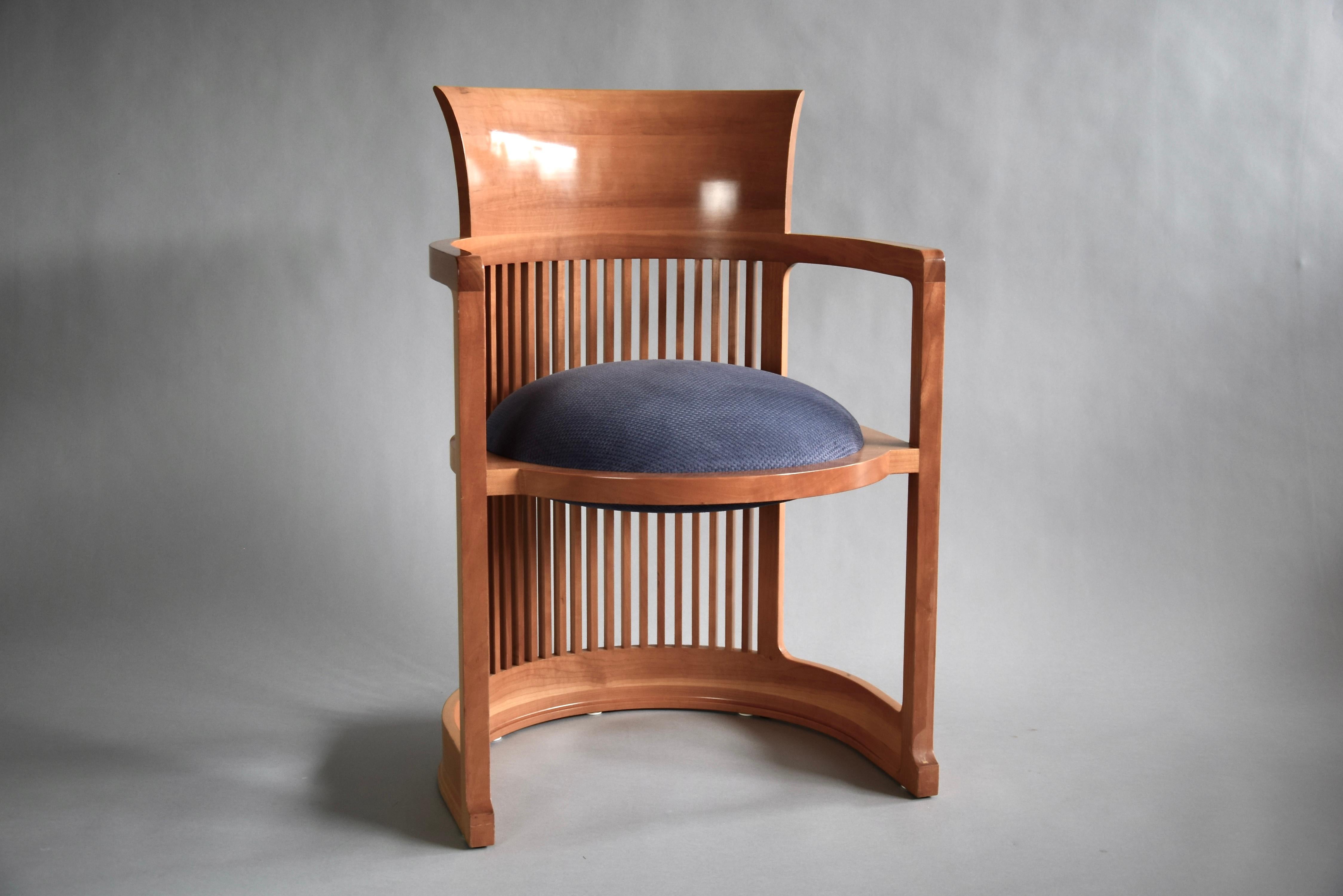 Ensemble de quatre chaises baril Frank Lloyd Wright d'origine par Cassina, Italie en vente 3