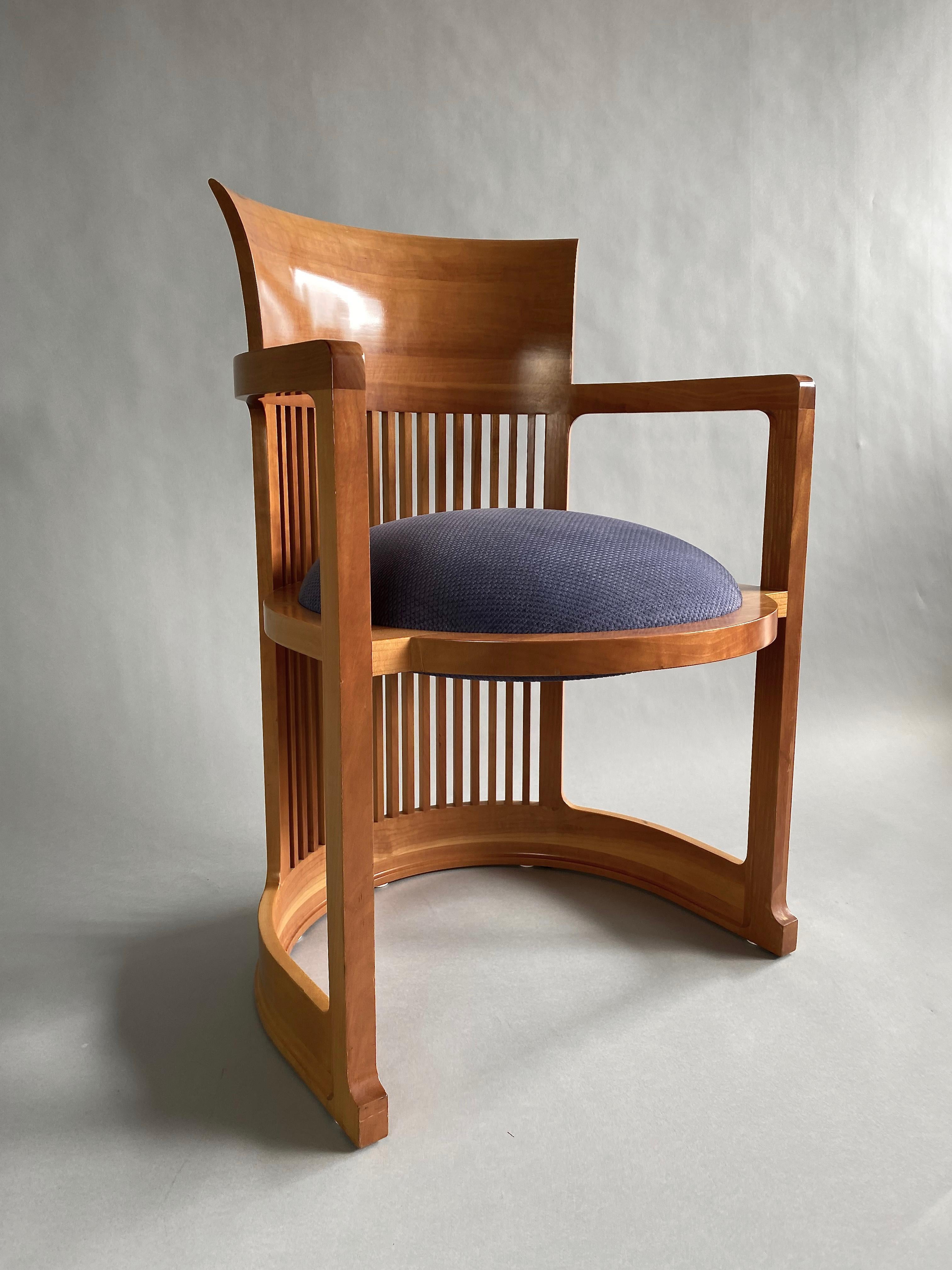 Ensemble de quatre chaises baril Frank Lloyd Wright d'origine par Cassina, Italie Bon état - En vente à Weesp, NL