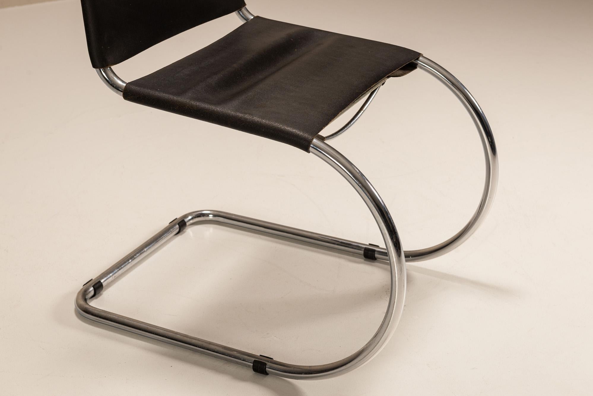 Ensemble de quatre chaises luge MR10 de Mies van der Rohe, Allemagne. en vente 1