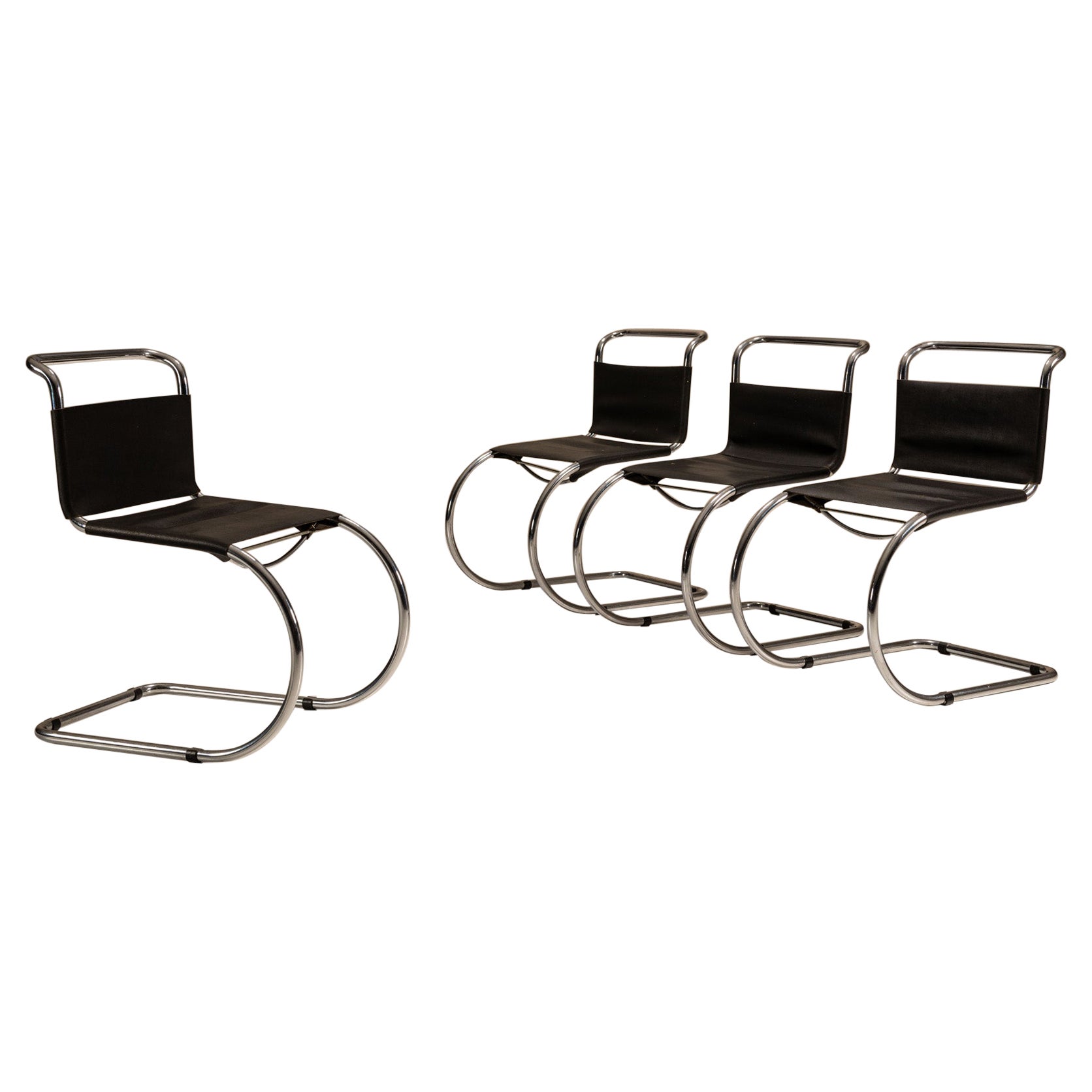 Ensemble de quatre chaises luge MR10 de Mies van der Rohe, Allemagne. en vente