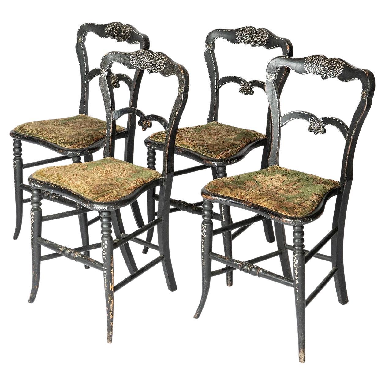 Ensemble de 4 chaises anciennes incrustées de nacre et d'ébène avec tapisserie en velours