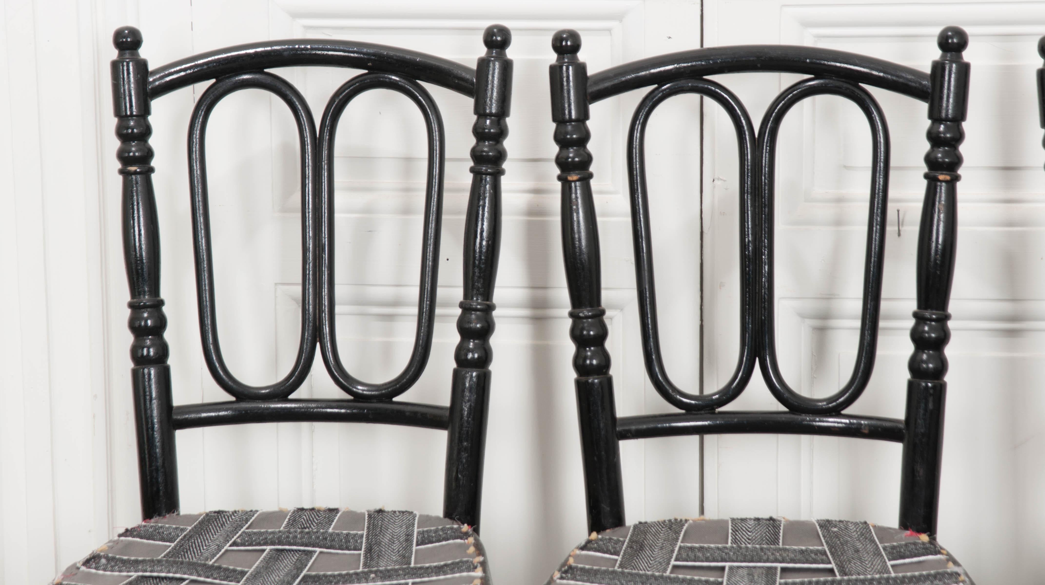 Set of Four Thonet Ebonized Bentwood Side Chairs (Ebonisiert)