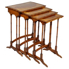 Ensemble de quatre tables quartetto édouardiennes en bois de satin et amboyna