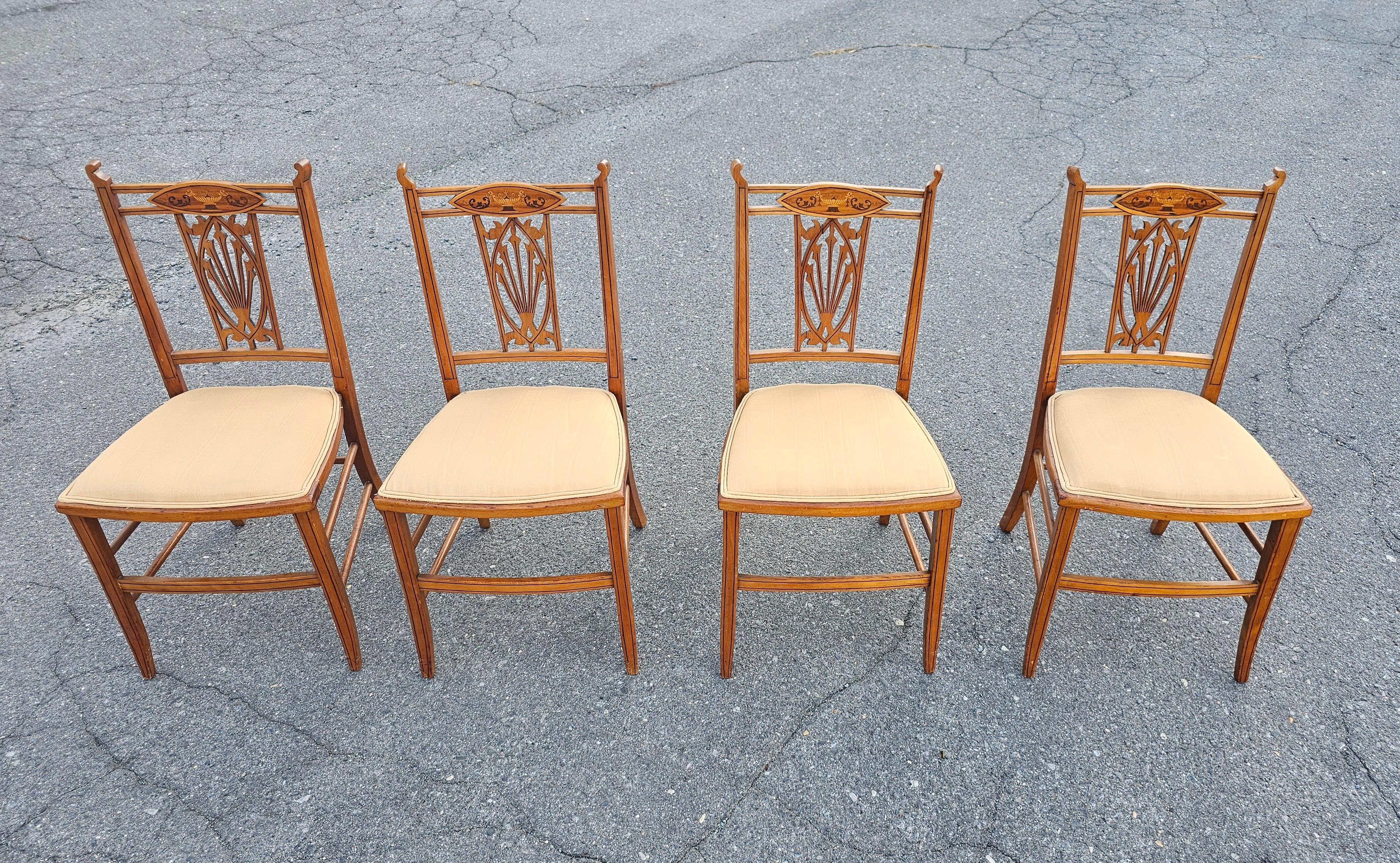 Satz von vier edwardianischen Beistellstühlen mit Intarsien aus Satinholz im Angebot 5