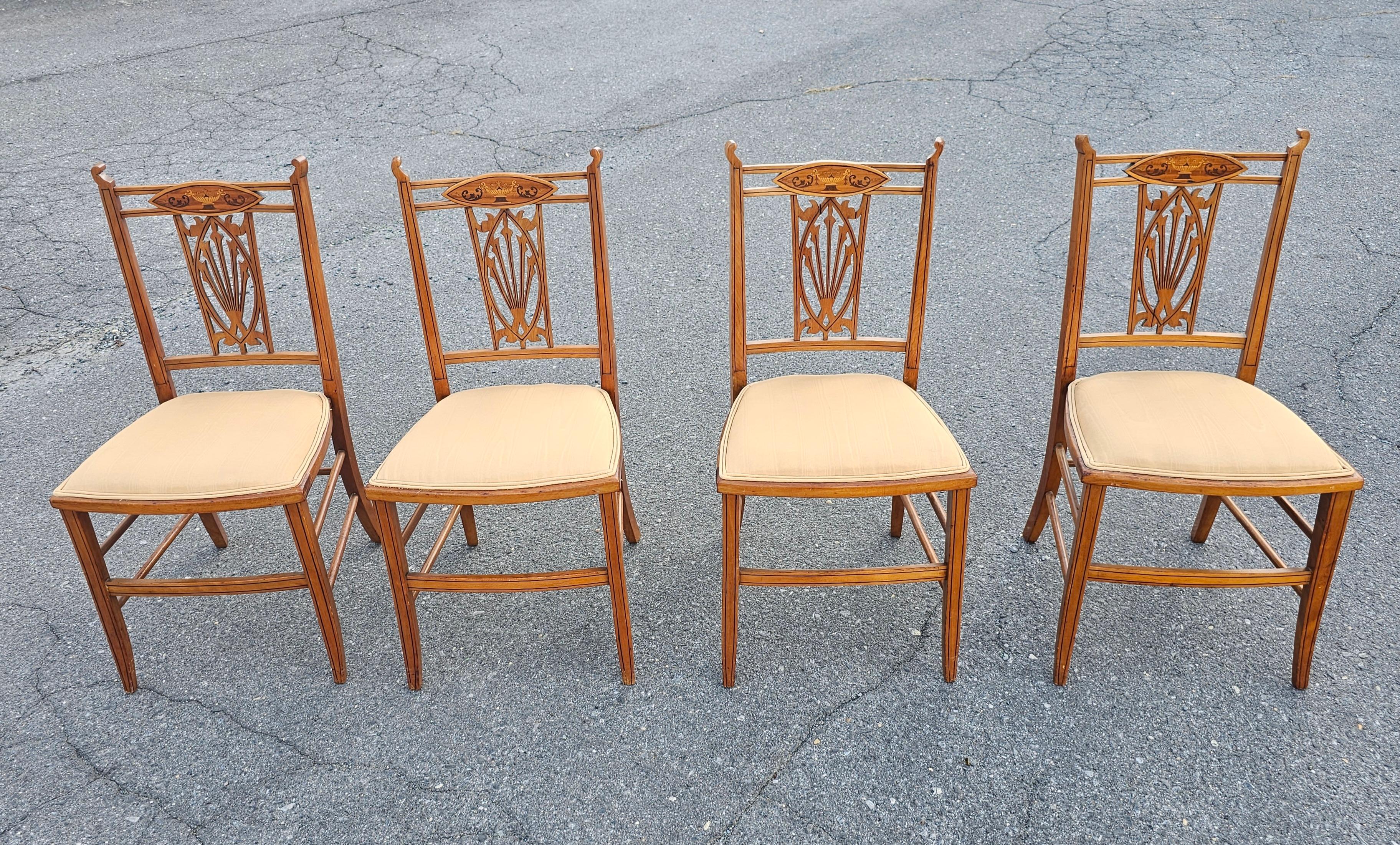 Satz von vier edwardianischen Beistellstühlen mit Intarsien aus Satinholz im Angebot 6