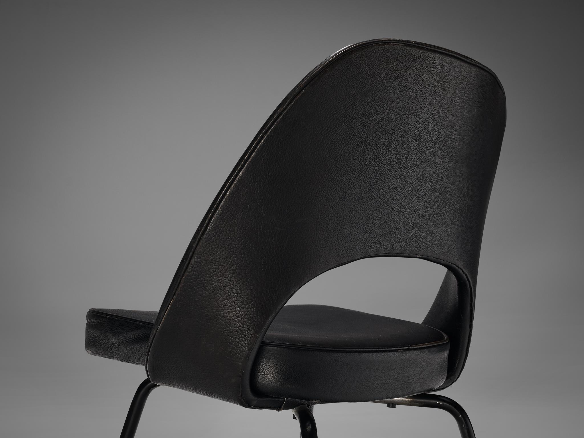 Satz von vier Esszimmerstühlen von Eero Saarinen für Knoll International (Leder) im Angebot